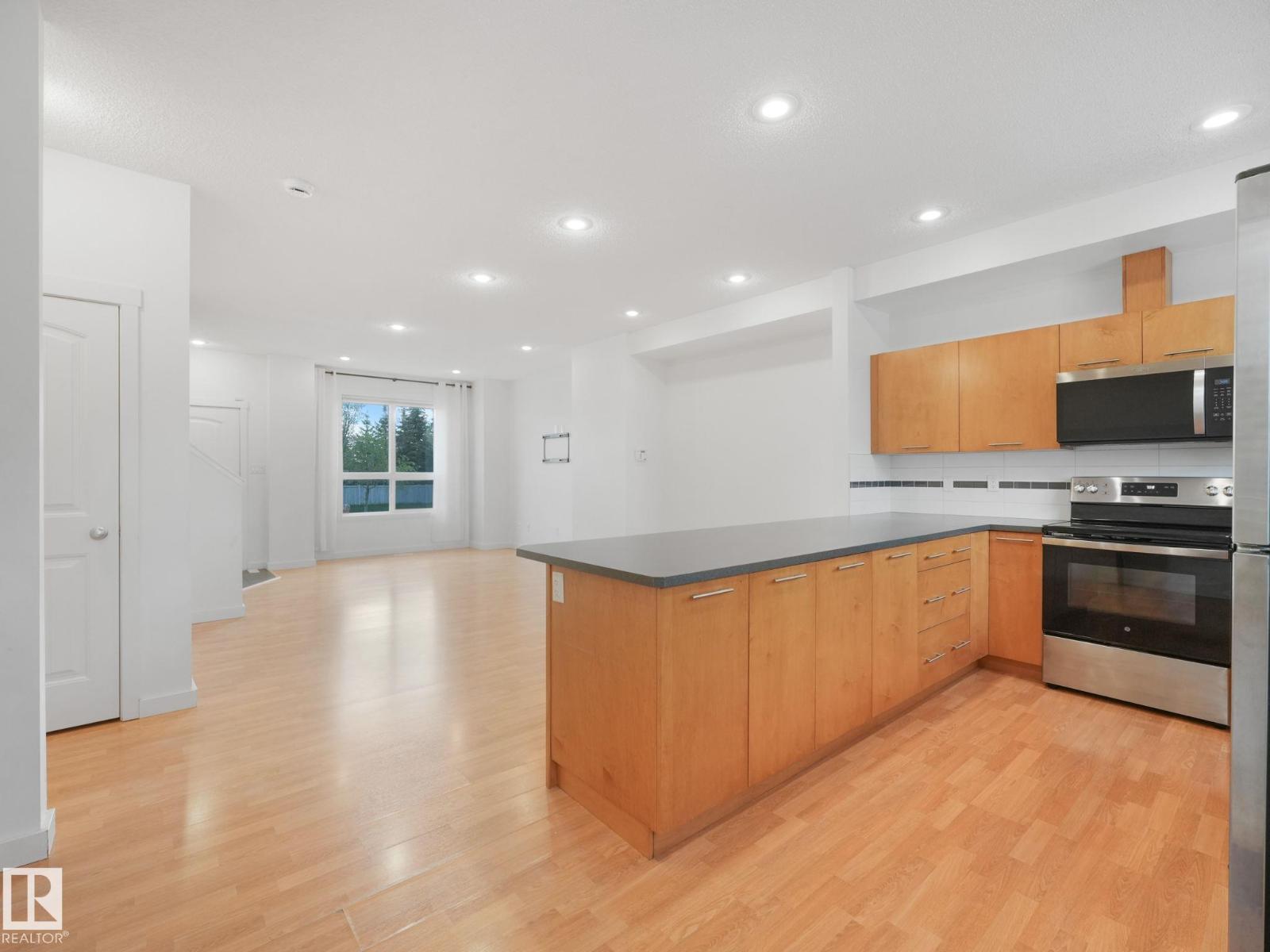 16915 82 ST NW - 11