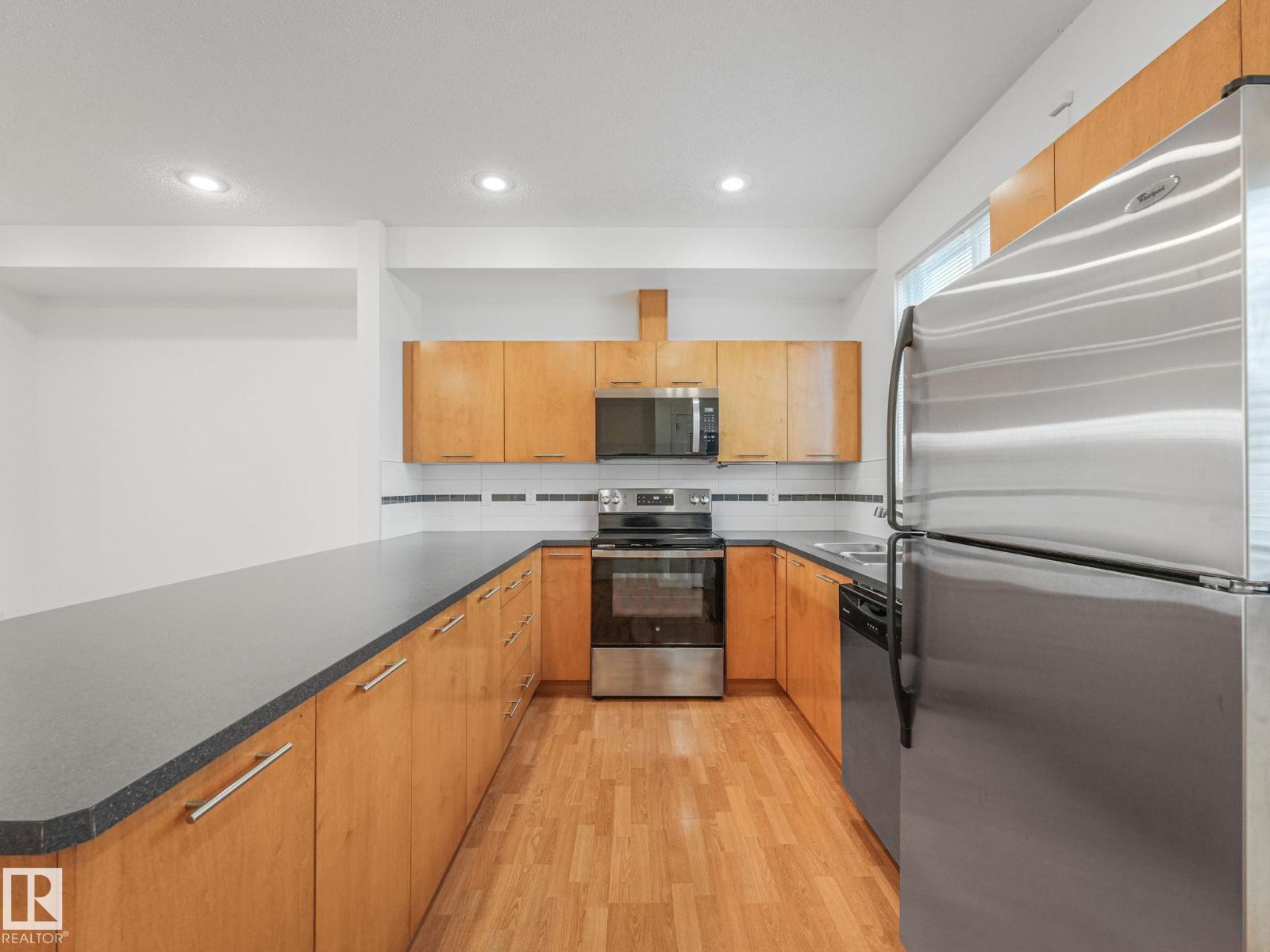 16915 82 ST NW - 10