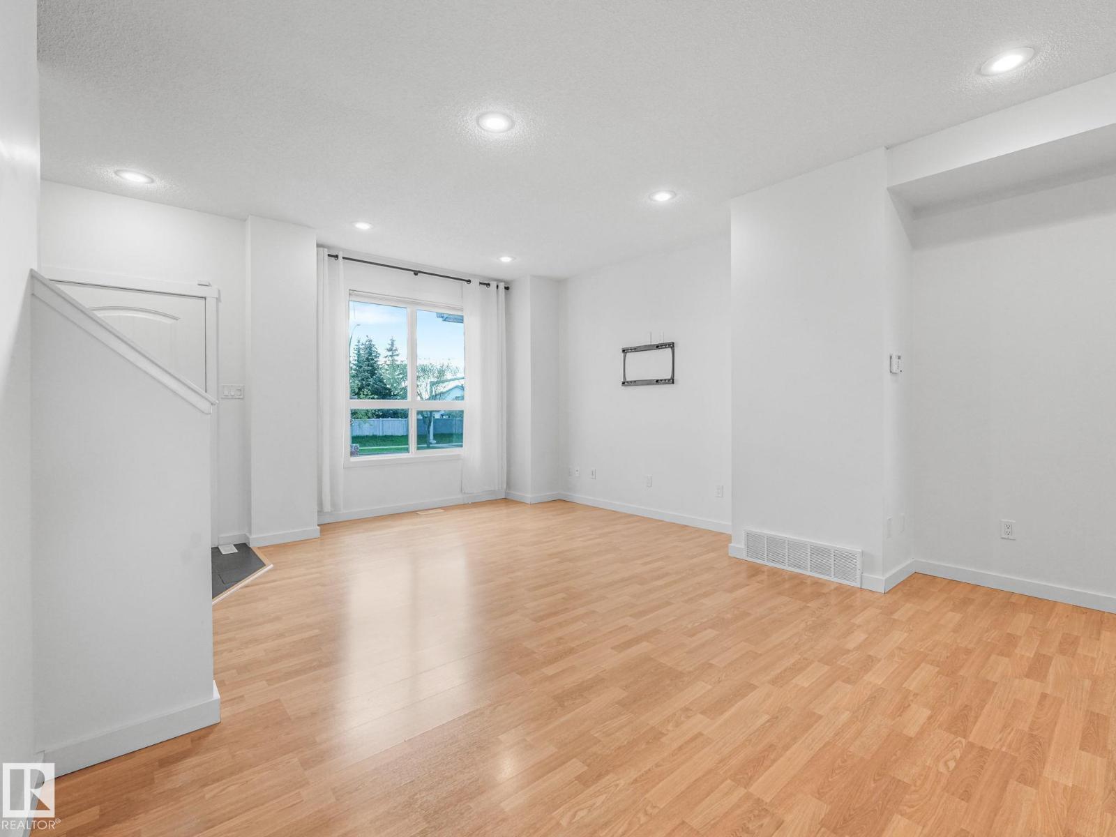 16915 82 ST NW - 4