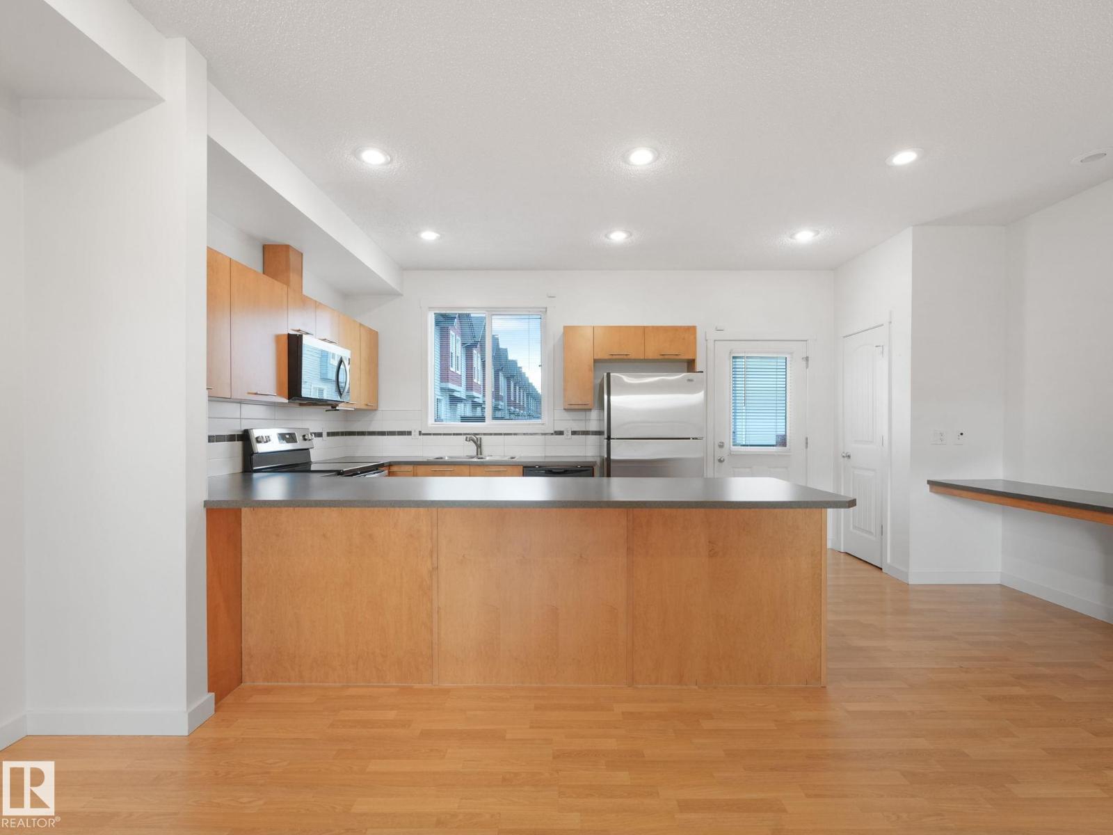 16915 82 ST NW - 9