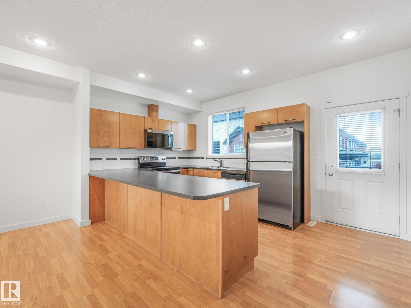16915 82 ST NW - 8