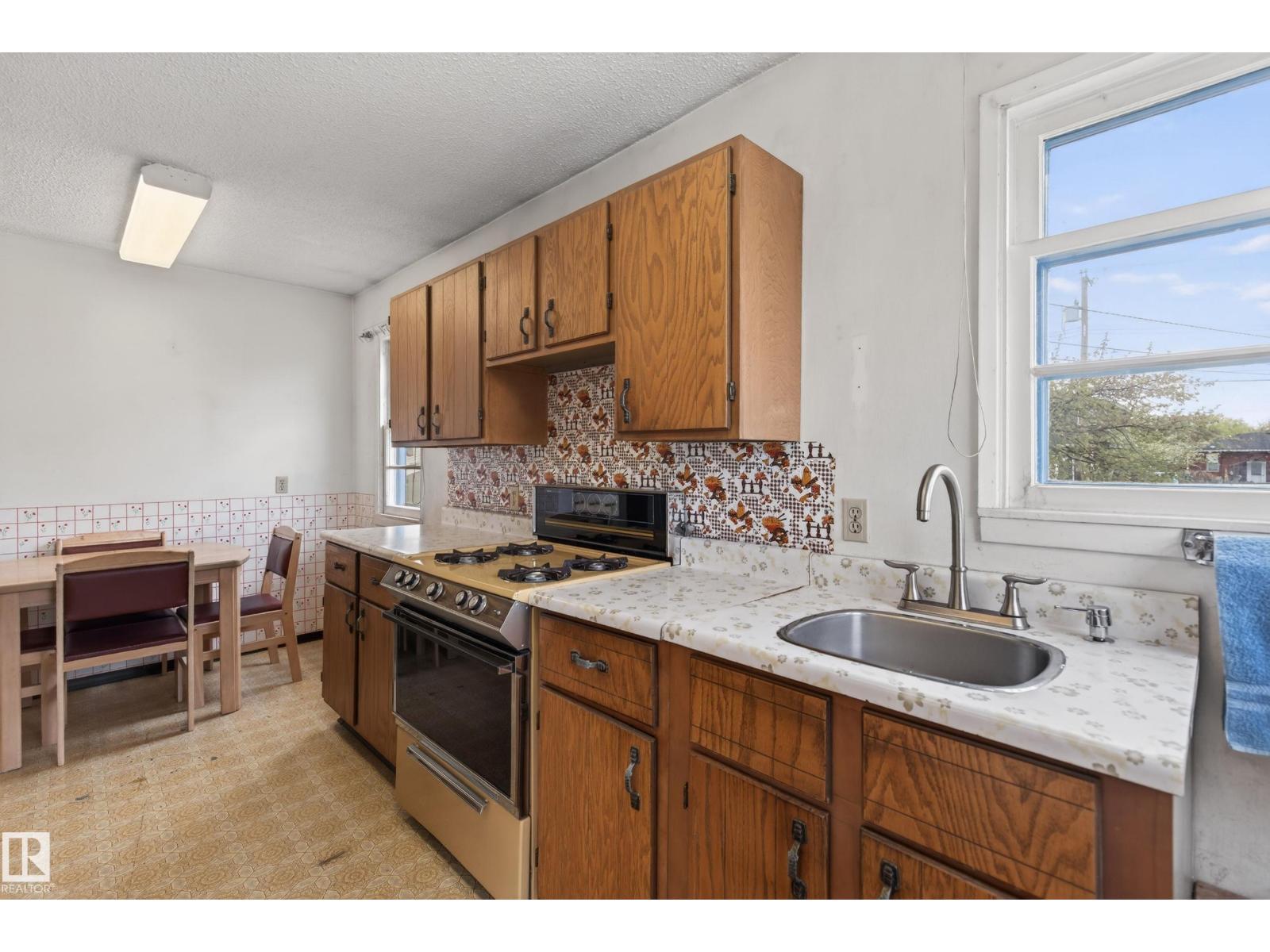 15406 94A AV NW - photo 4