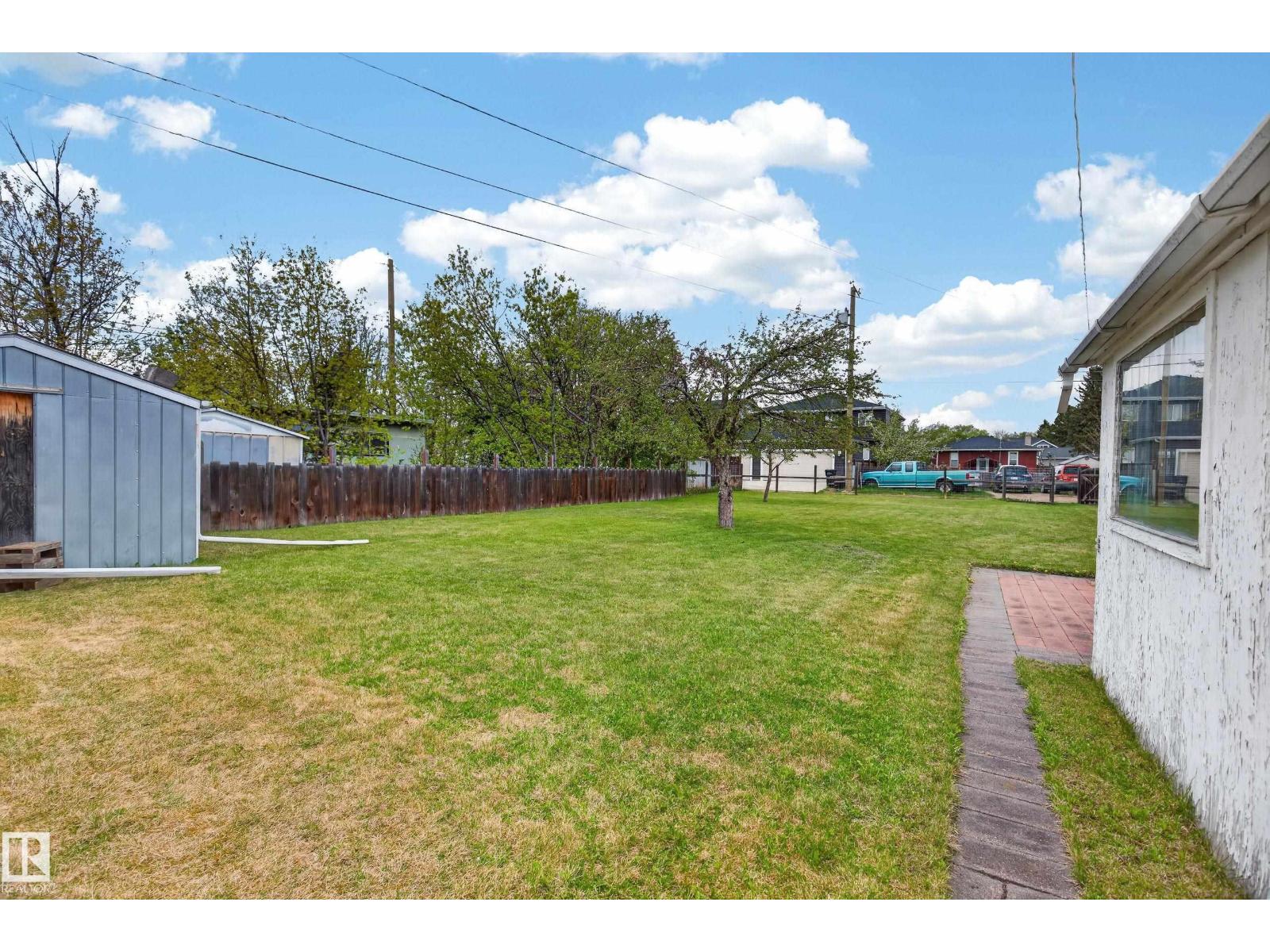 15406 94A AV NW — photo 31