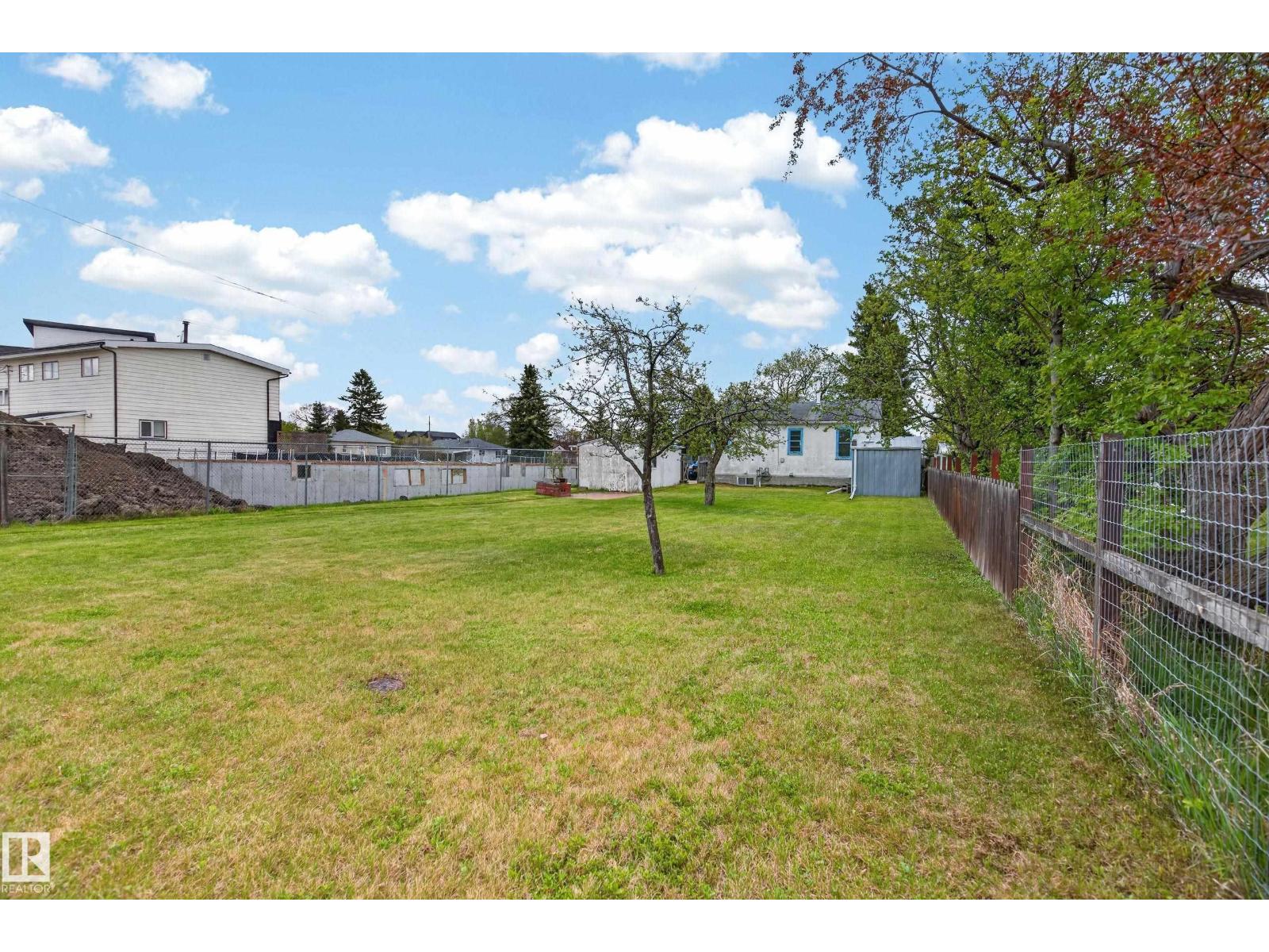 15406 94A AV NW — photo 34
