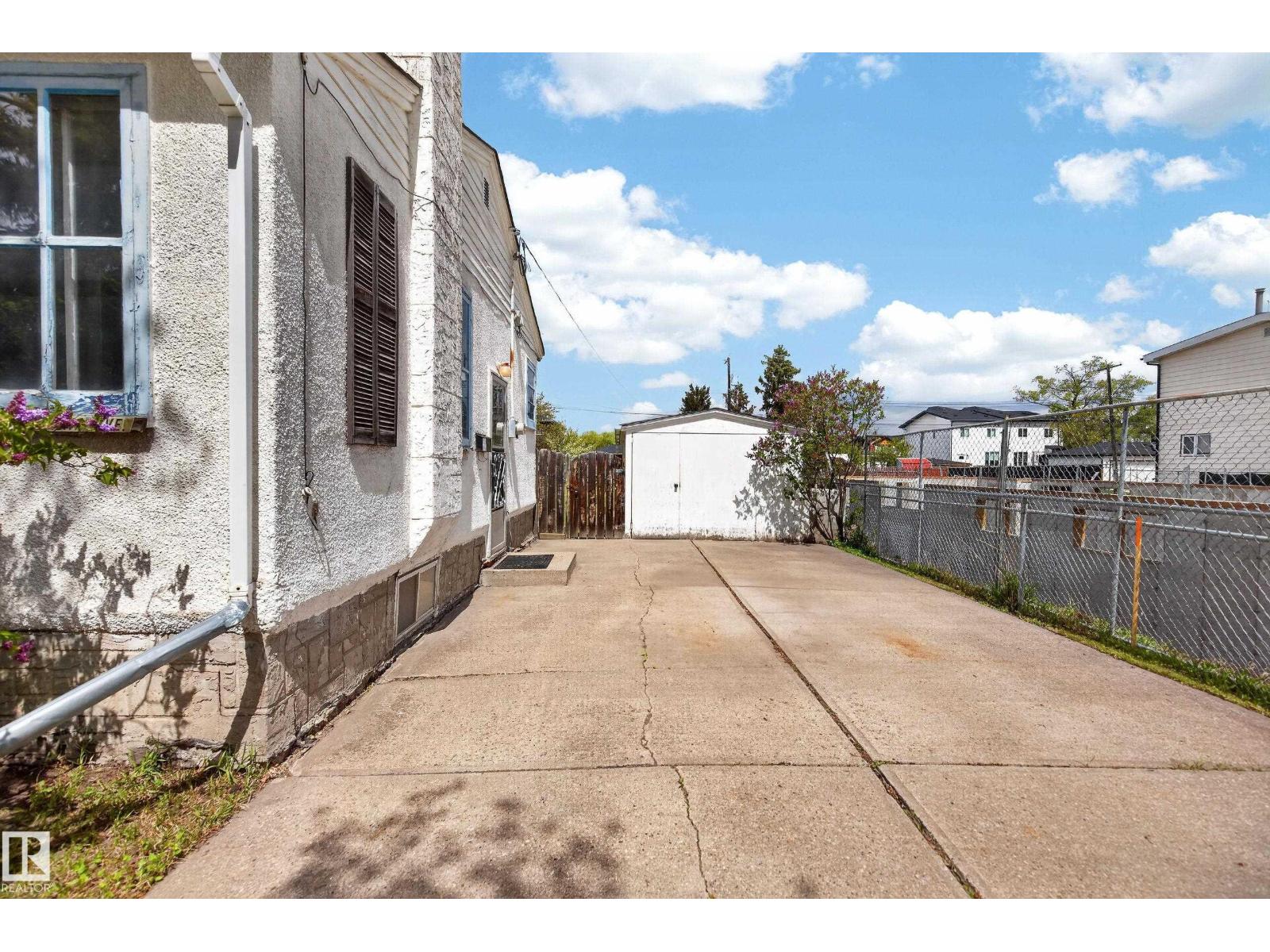 15406 94A AV NW — photo 28