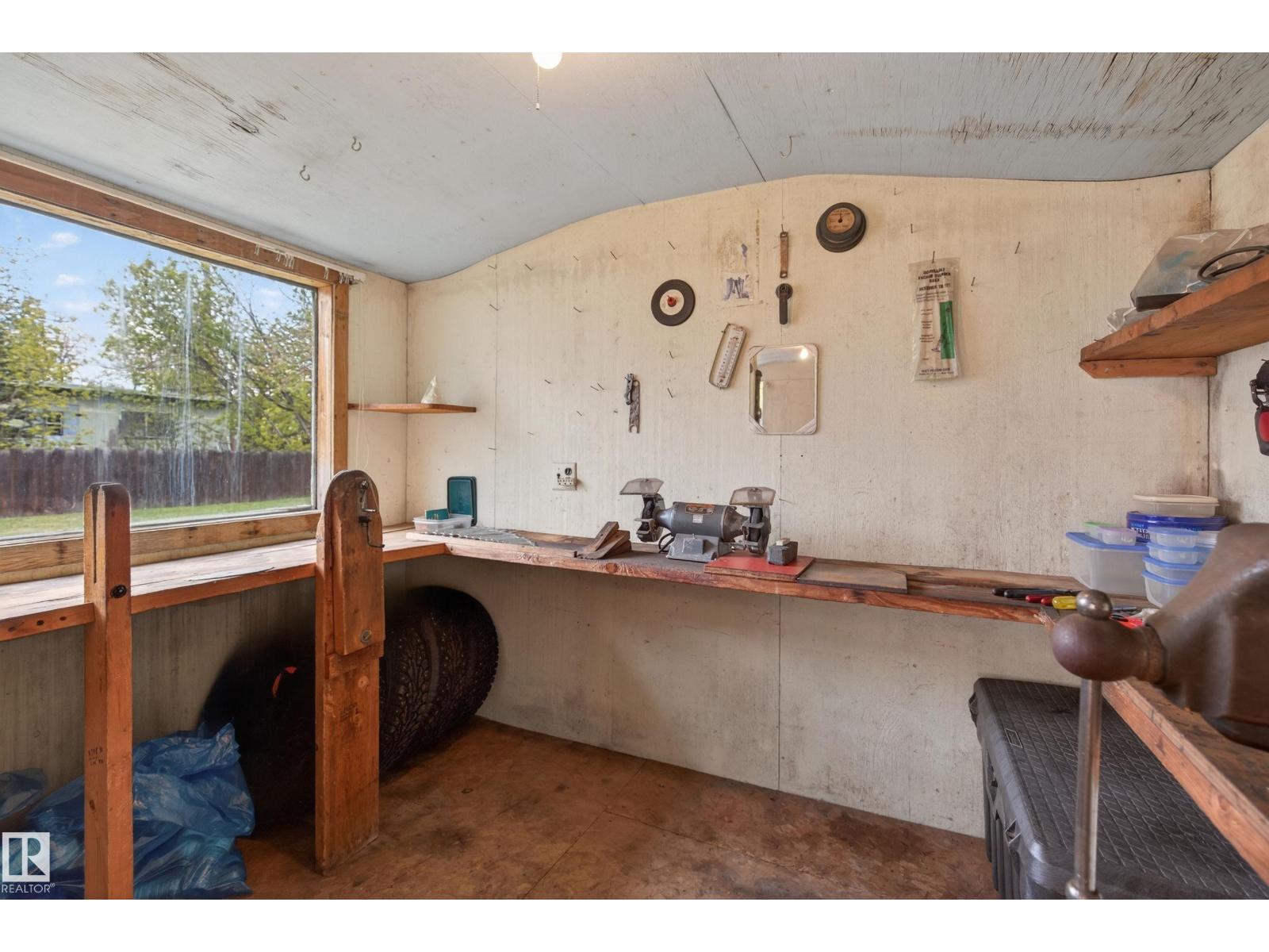 15406 94A AV NW — photo 33