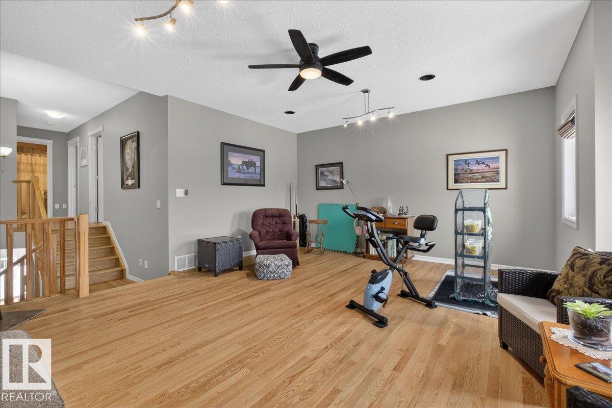 942 CHAHLEY CR NW - 19
