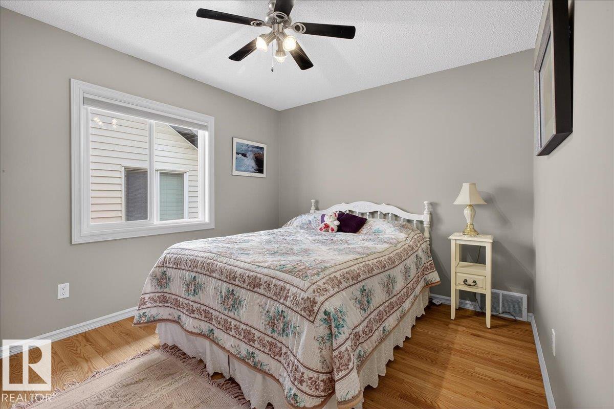 942 CHAHLEY CR NW - 23