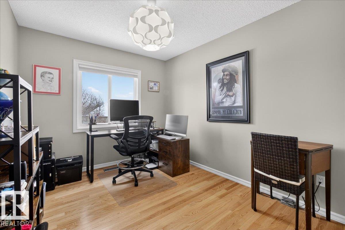 942 CHAHLEY CR NW - 26