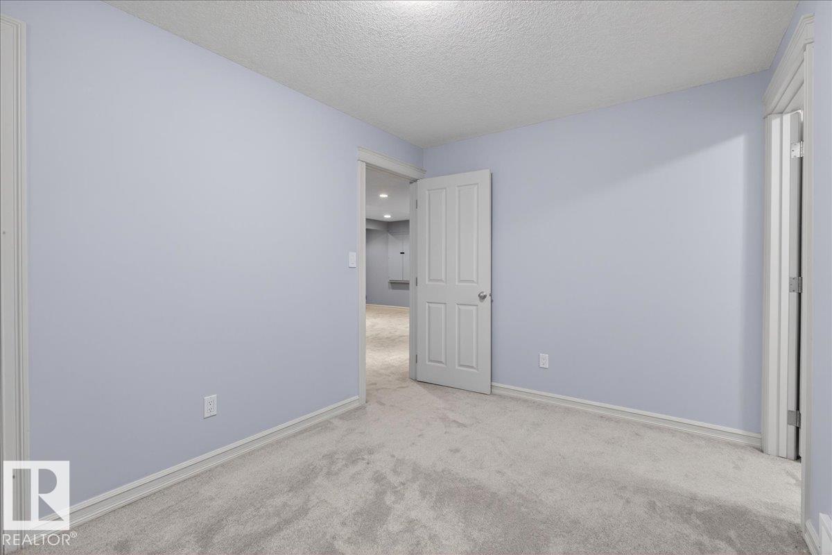 942 CHAHLEY CR NW - 40