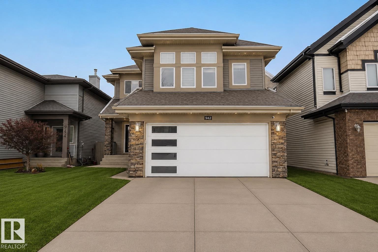 942 CHAHLEY CR NW - 1