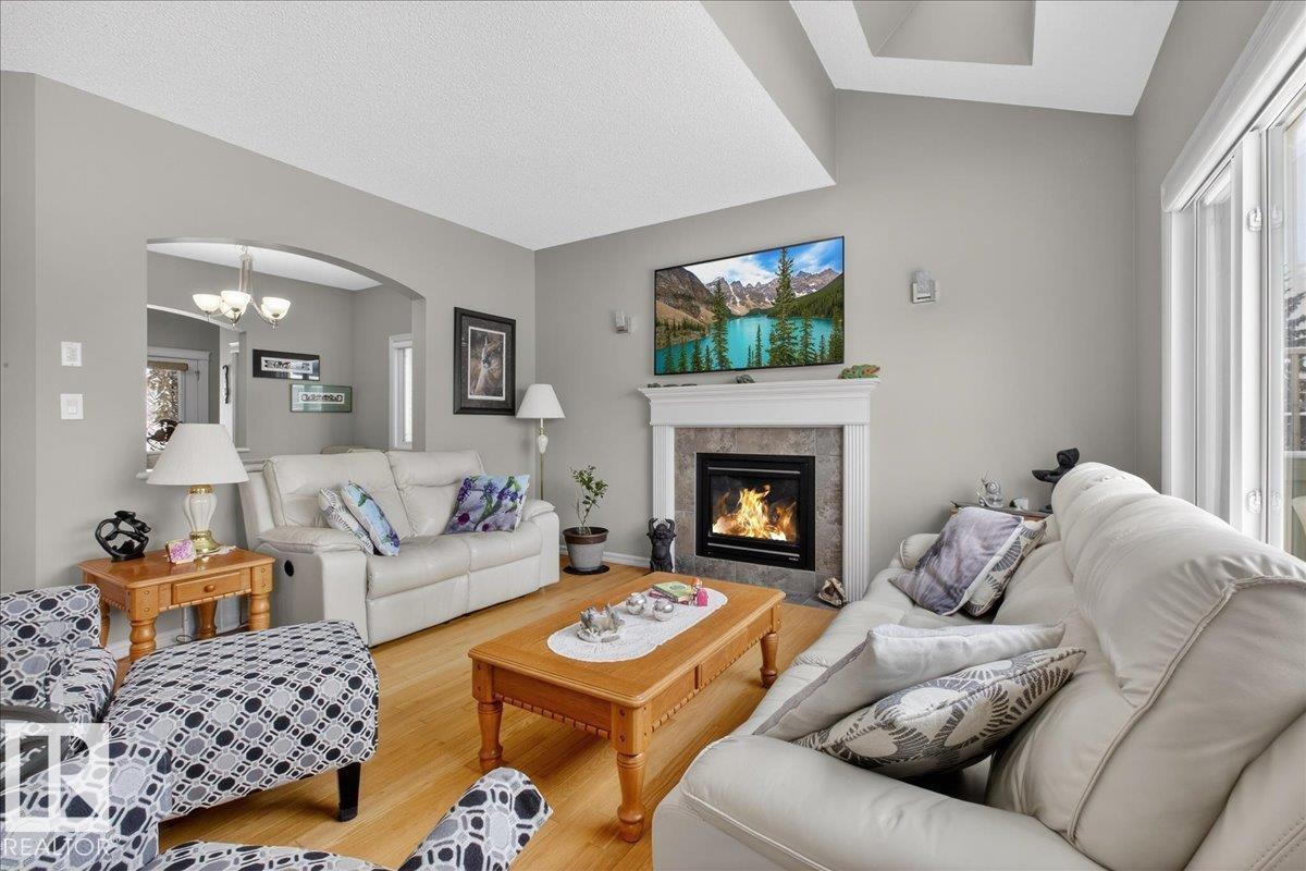 942 CHAHLEY CR NW - 11