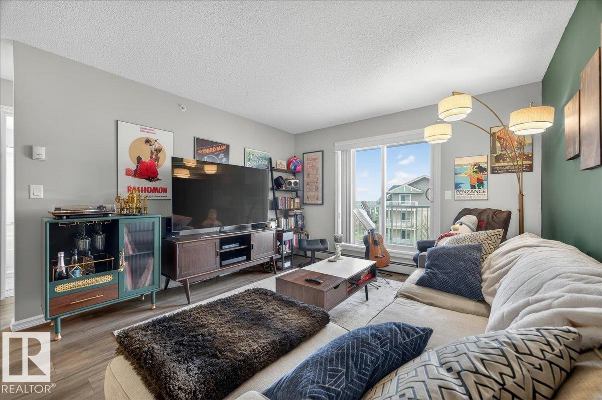 #408 2204 44 AV NW - 21