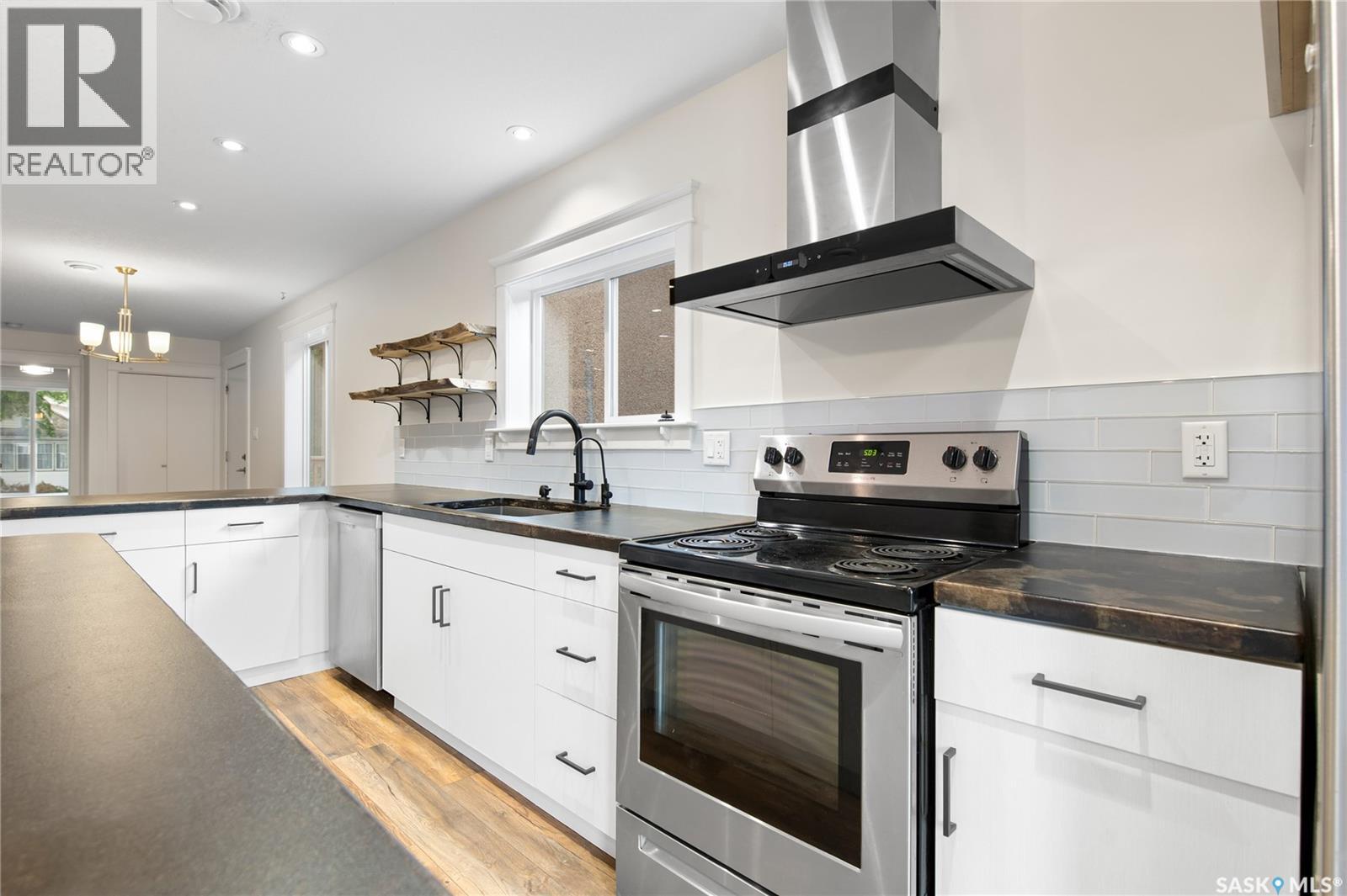 1920 Athol STREET - 12