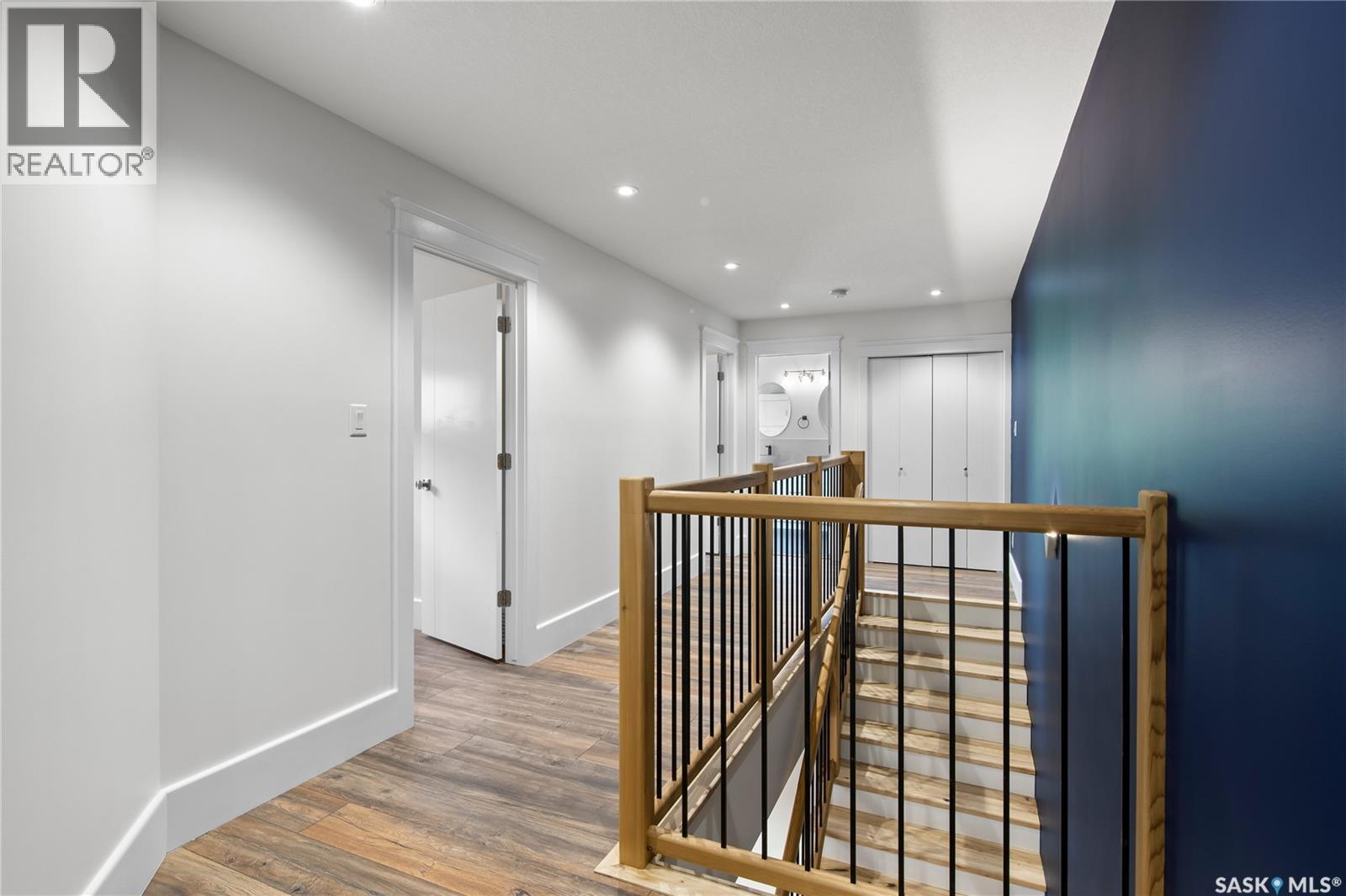 1920 Athol STREET - 29