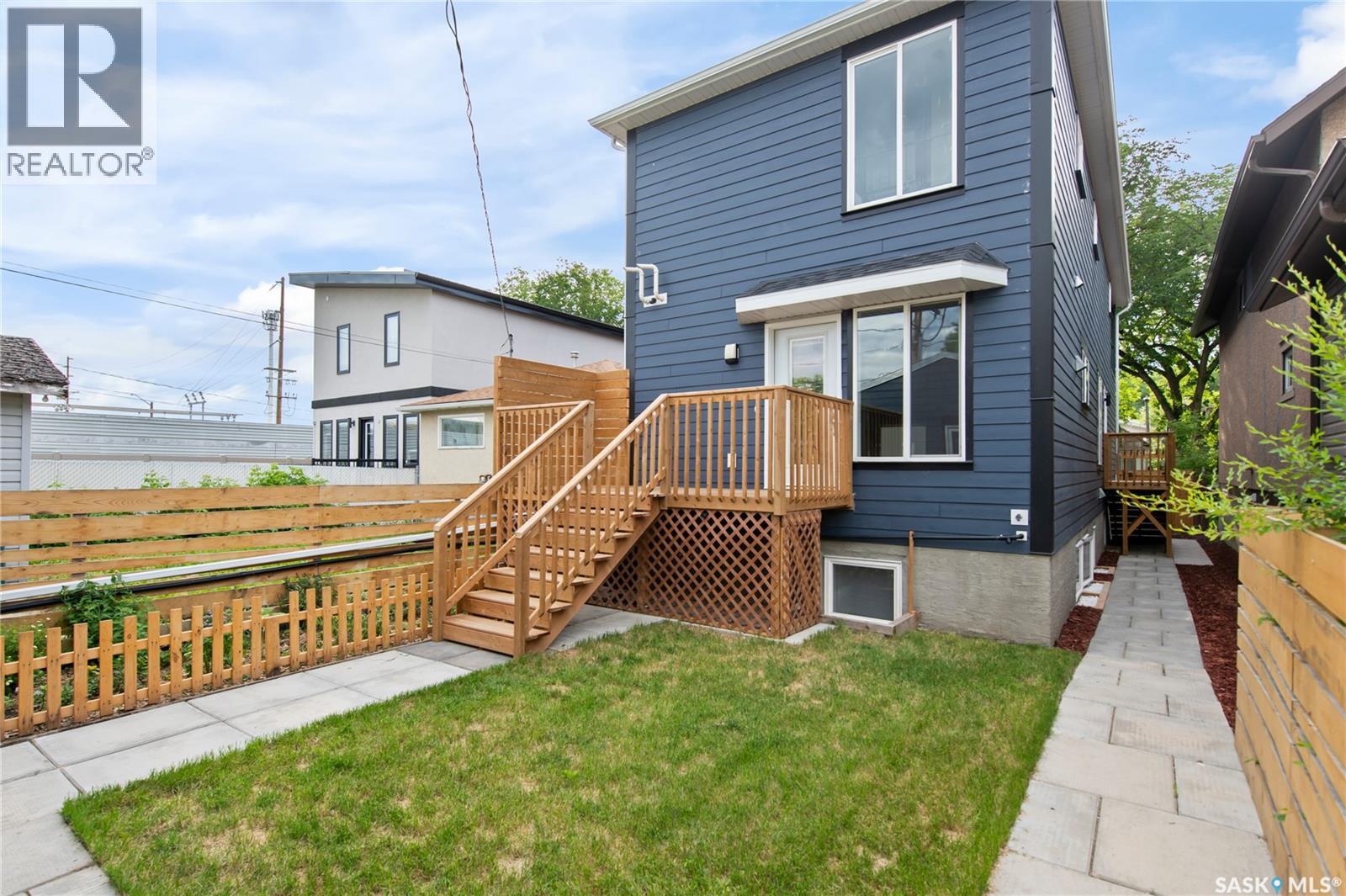1920 Athol STREET - 41