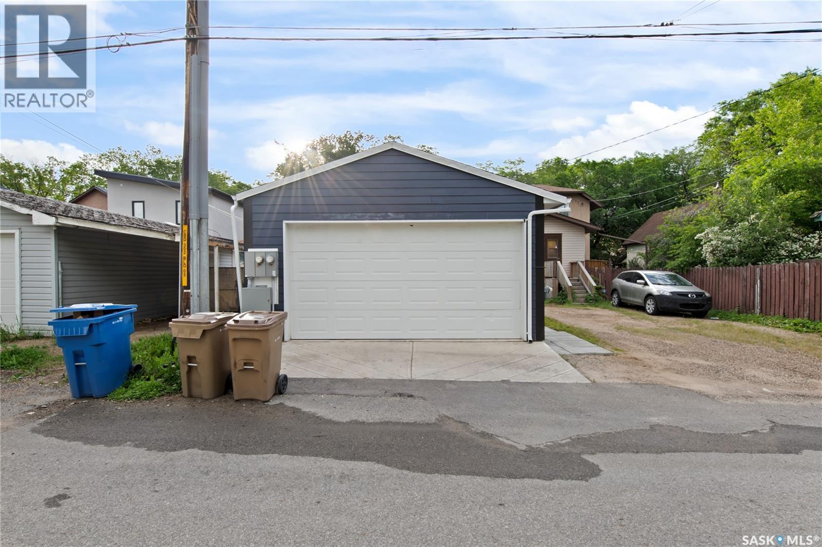 1920 Athol STREET - 42
