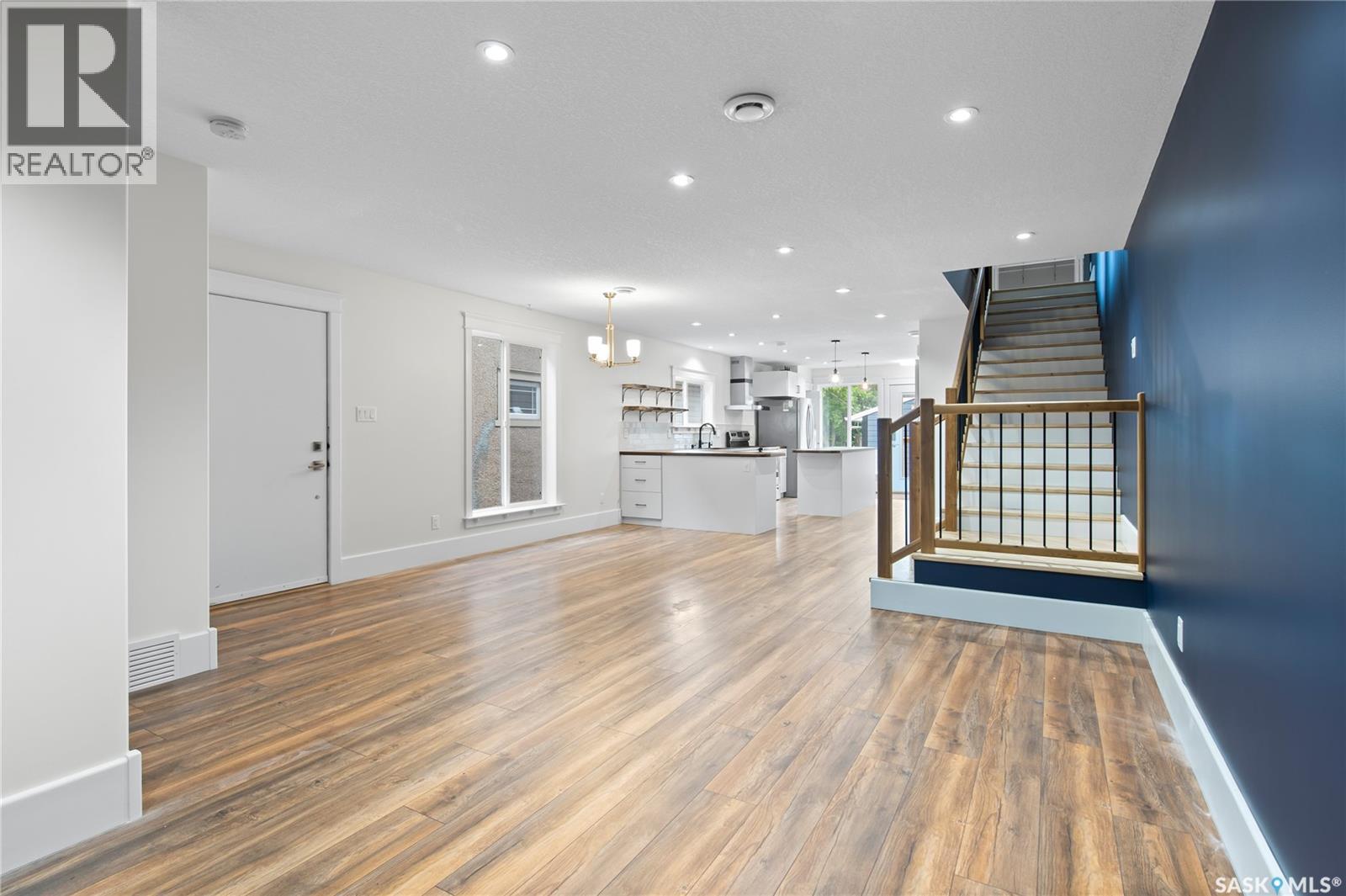 1920 Athol STREET - 9