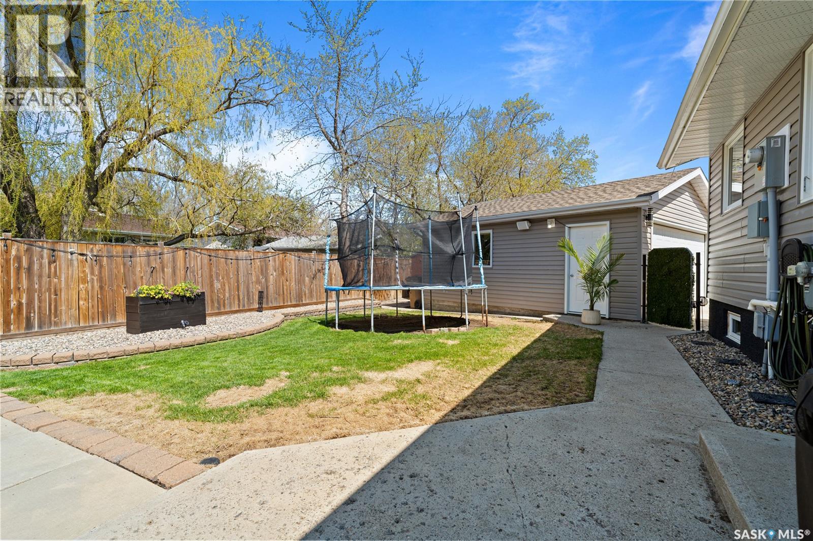 35 Symons PLACE - 37