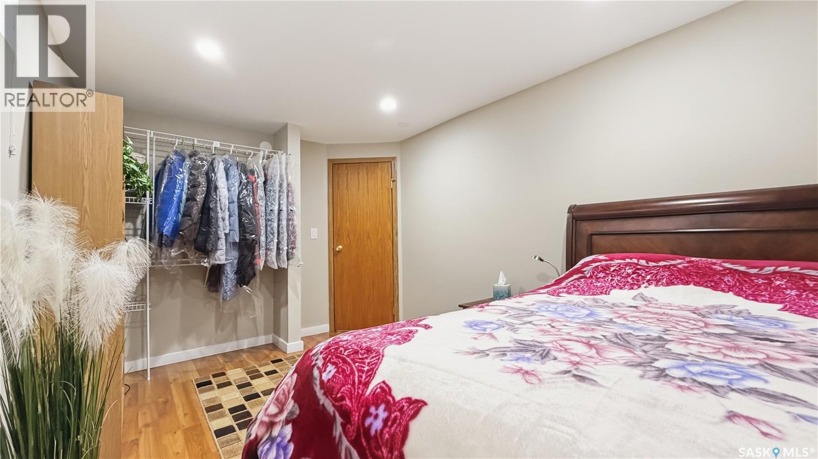 2403 Truesdale DRIVE - 44
