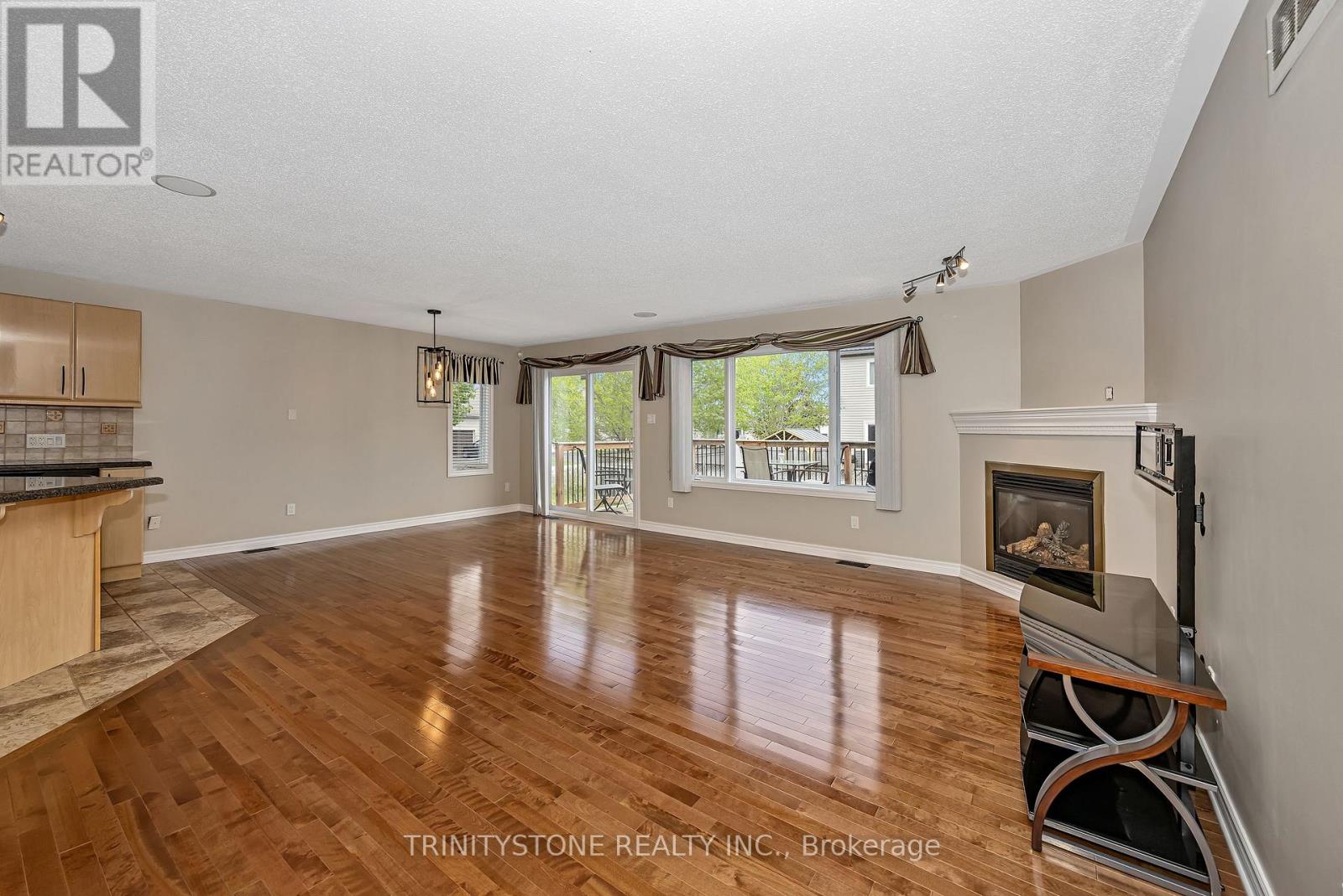 90 SINCLAIR AVENUE - 17