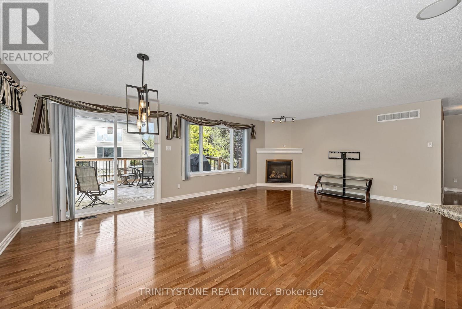 90 SINCLAIR AVENUE - 25