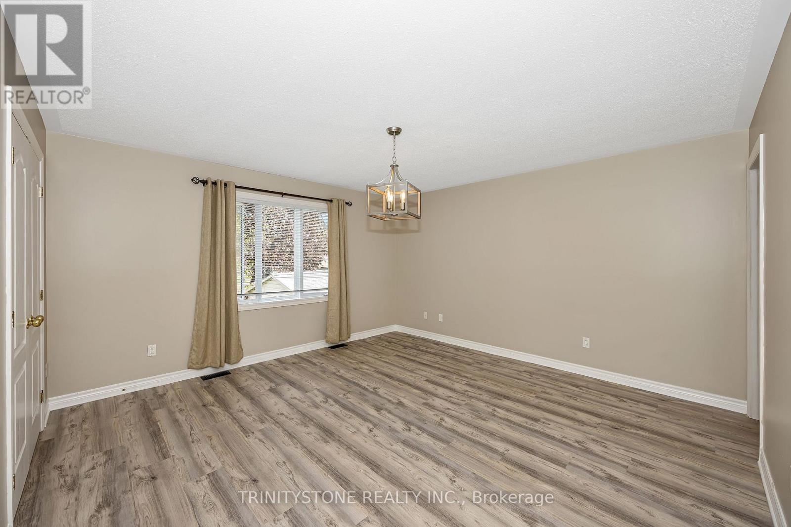 90 SINCLAIR AVENUE - 27