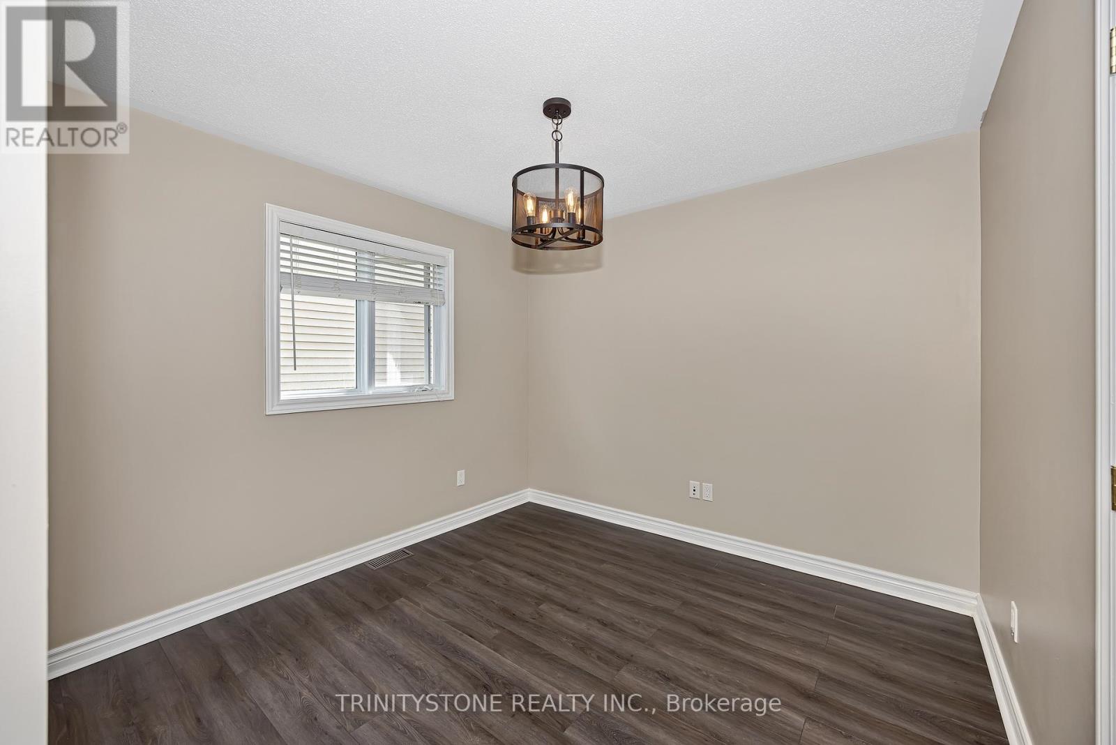 90 SINCLAIR AVENUE - 32