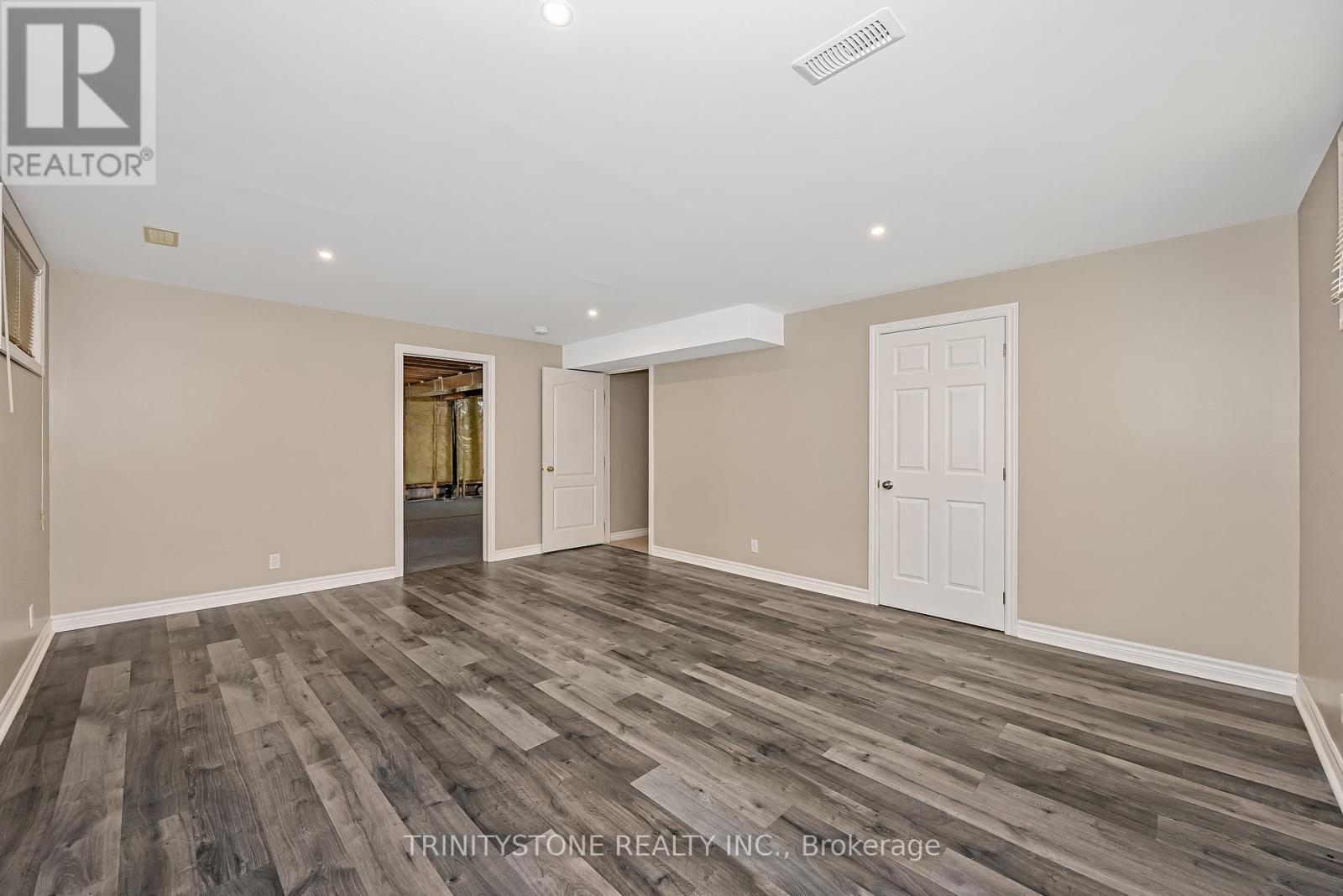 90 SINCLAIR AVENUE - 40