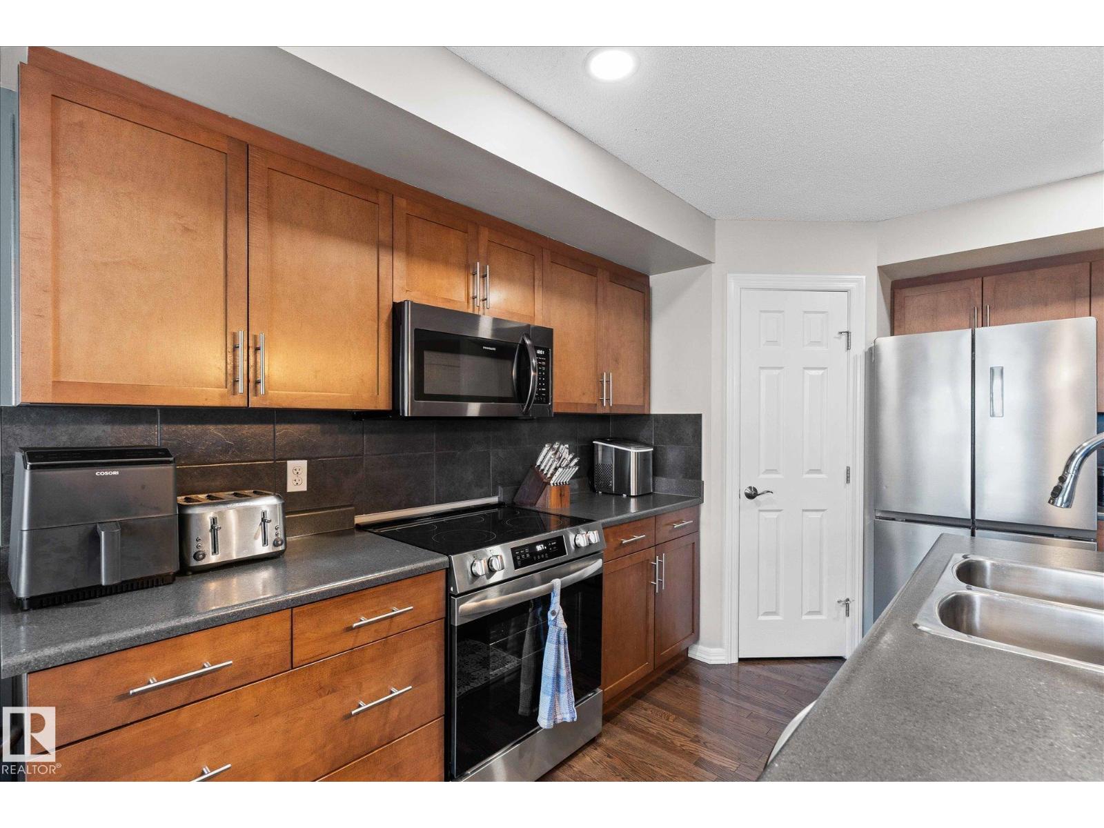 158 CRANSTON PL — photo 10