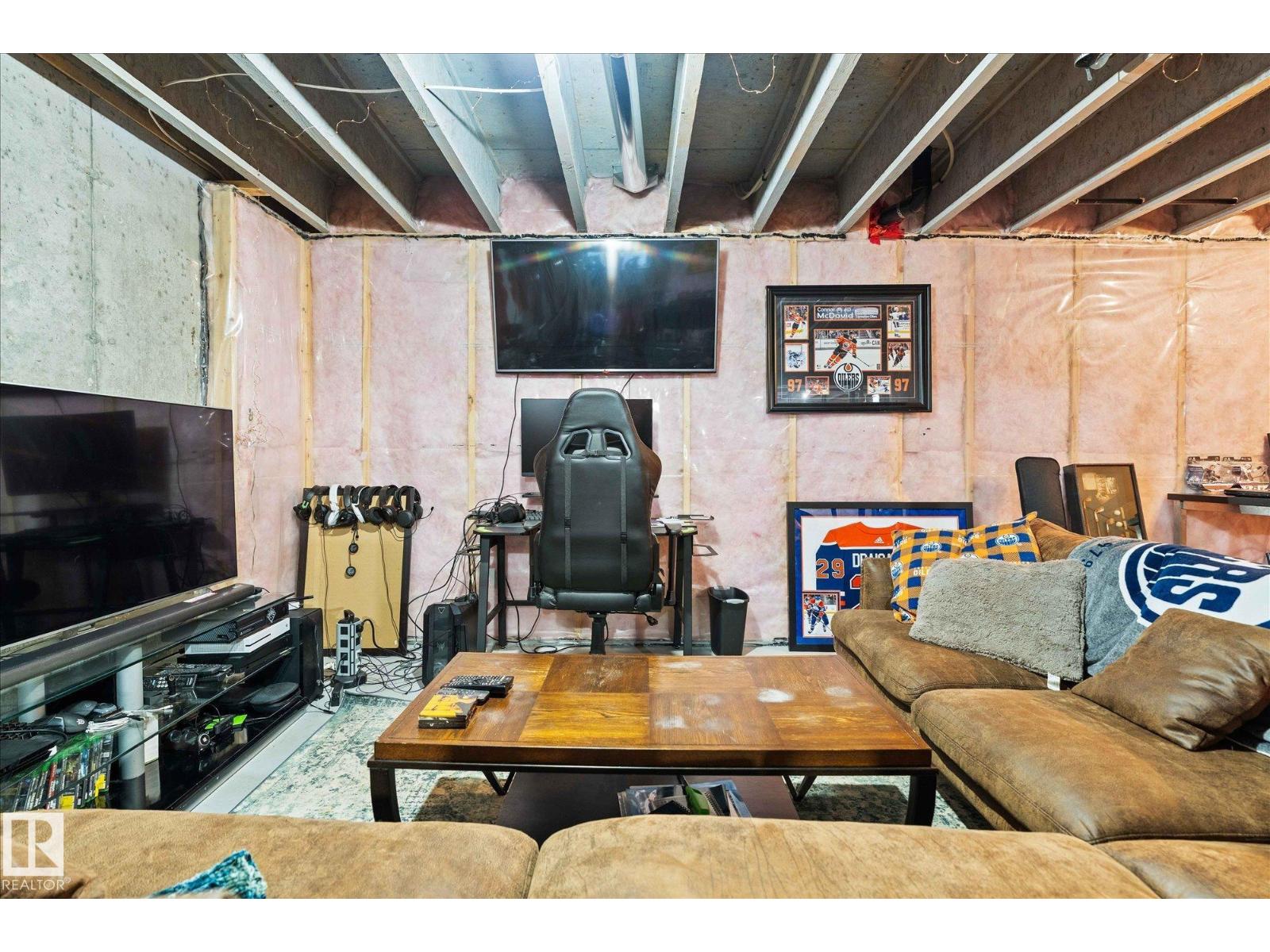 158 CRANSTON PL — photo 36