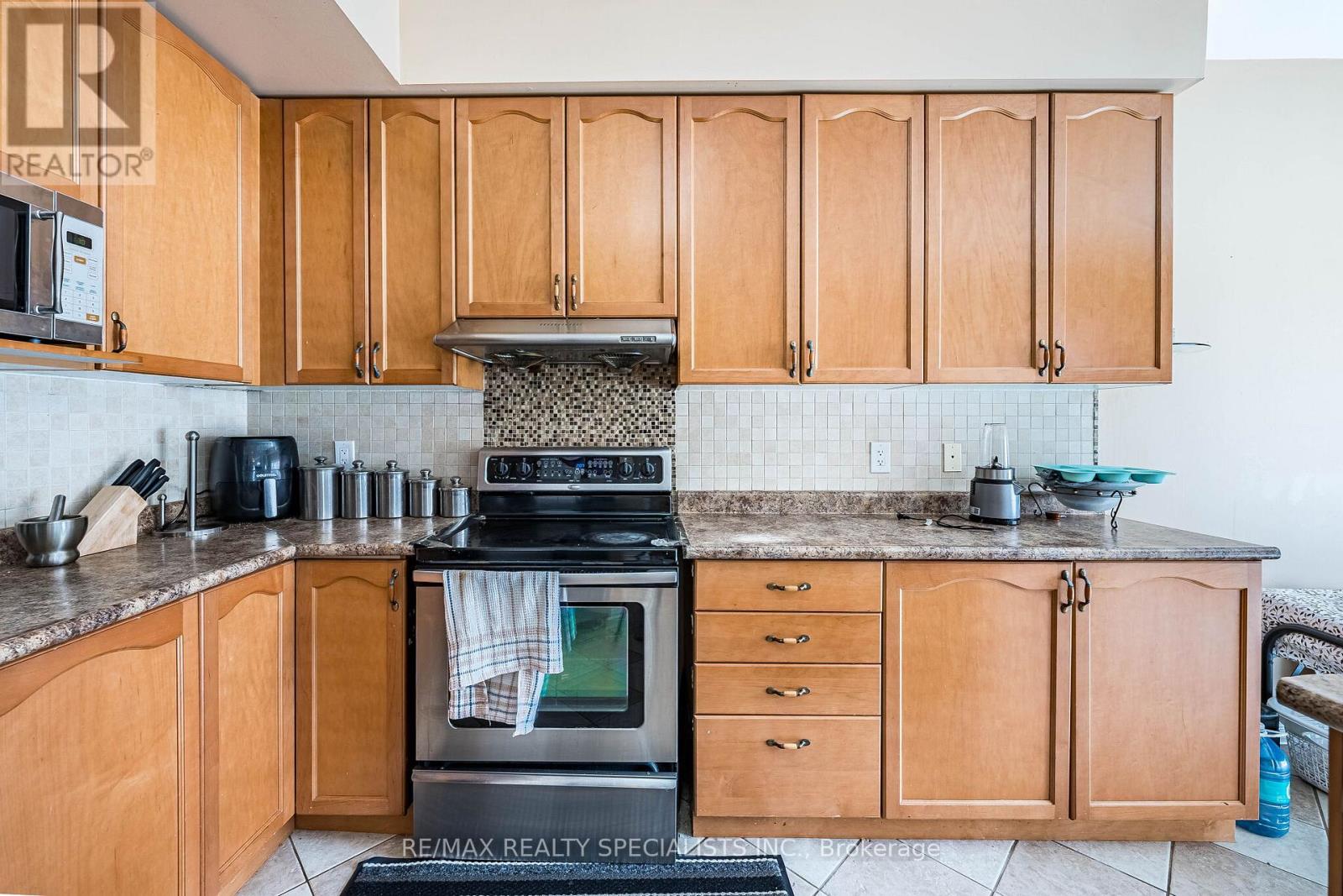 18 LONG MEADOW ROAD - 14