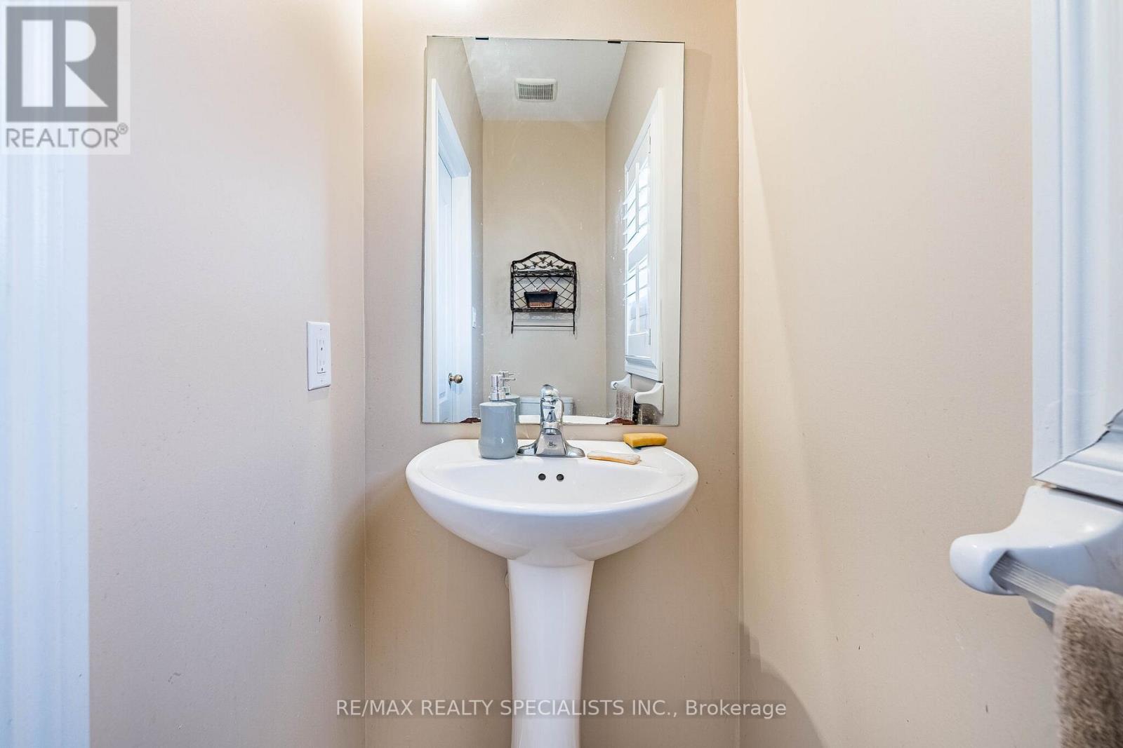 18 LONG MEADOW ROAD - 19