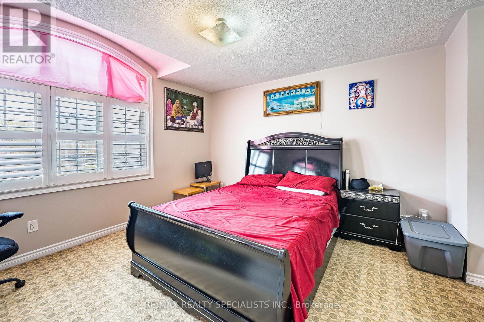 18 LONG MEADOW ROAD - 22