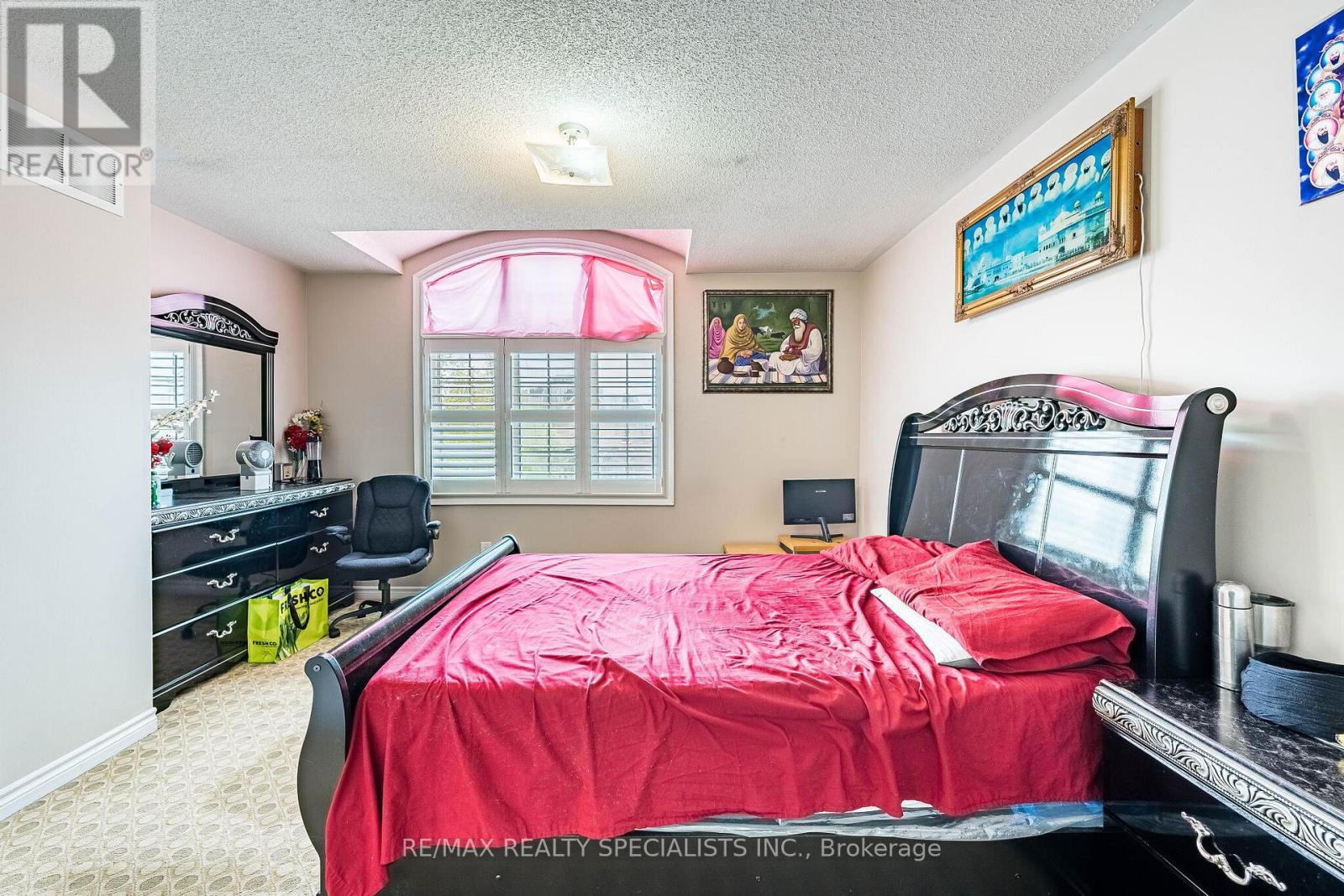 18 LONG MEADOW ROAD - 24