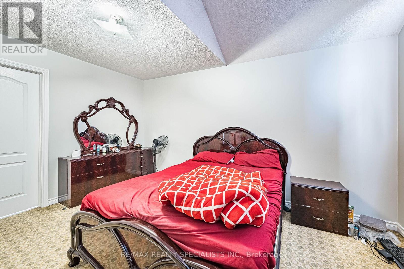 18 LONG MEADOW ROAD - 26