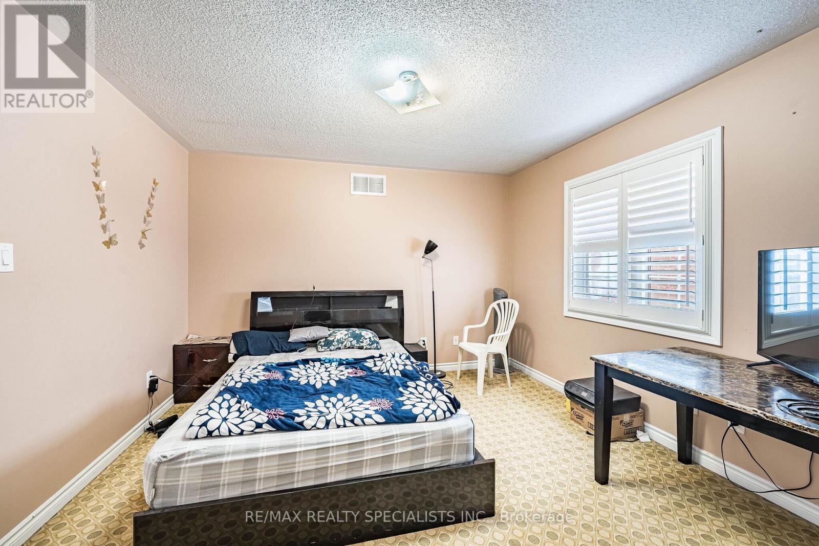 18 LONG MEADOW ROAD - 27