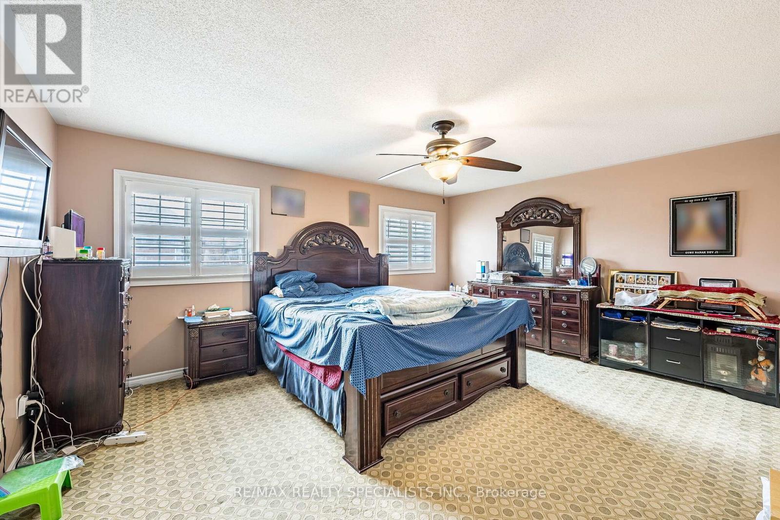 18 LONG MEADOW ROAD - 32