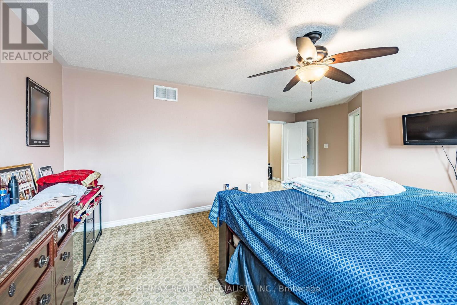 18 LONG MEADOW ROAD - 33