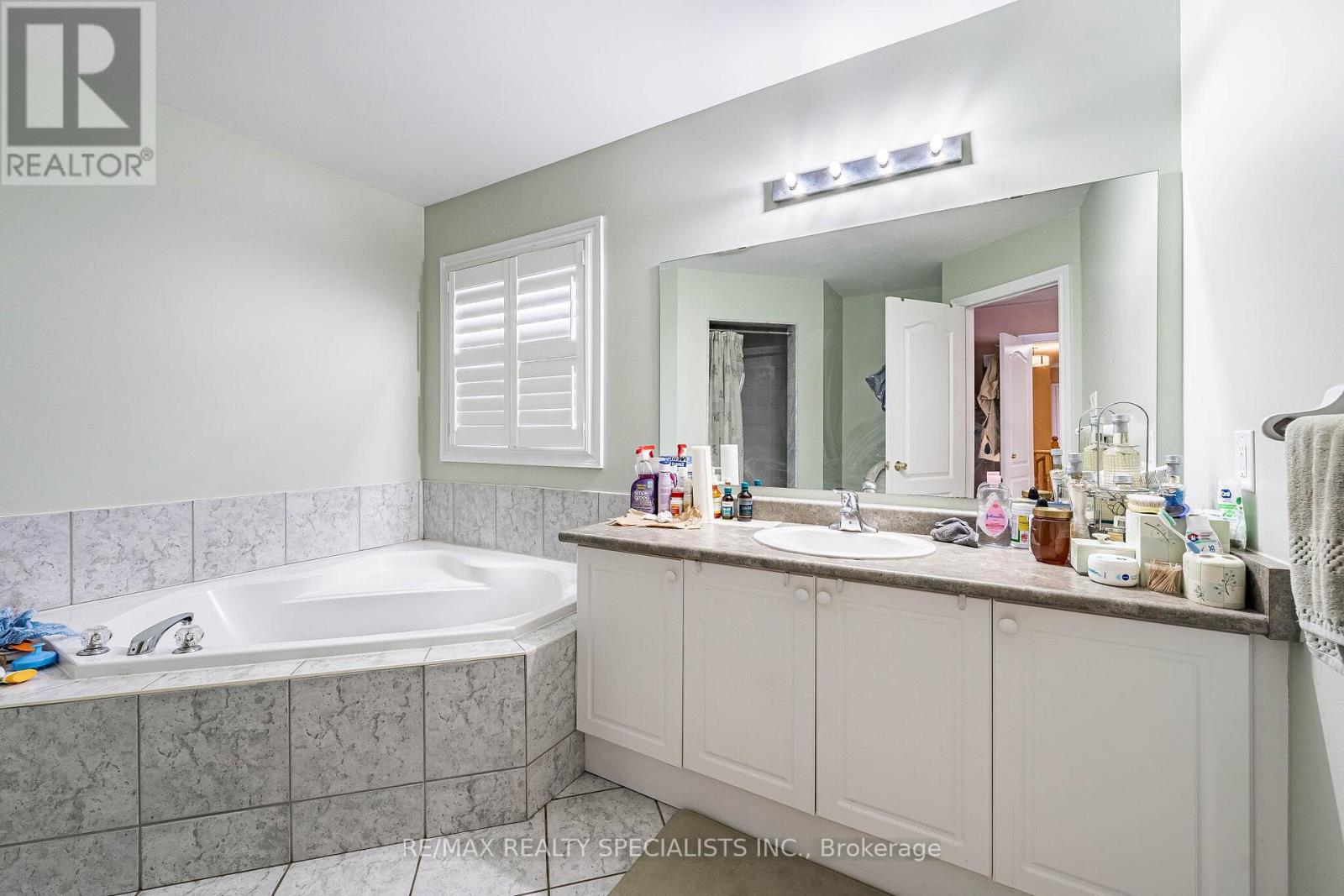 18 LONG MEADOW ROAD - 34