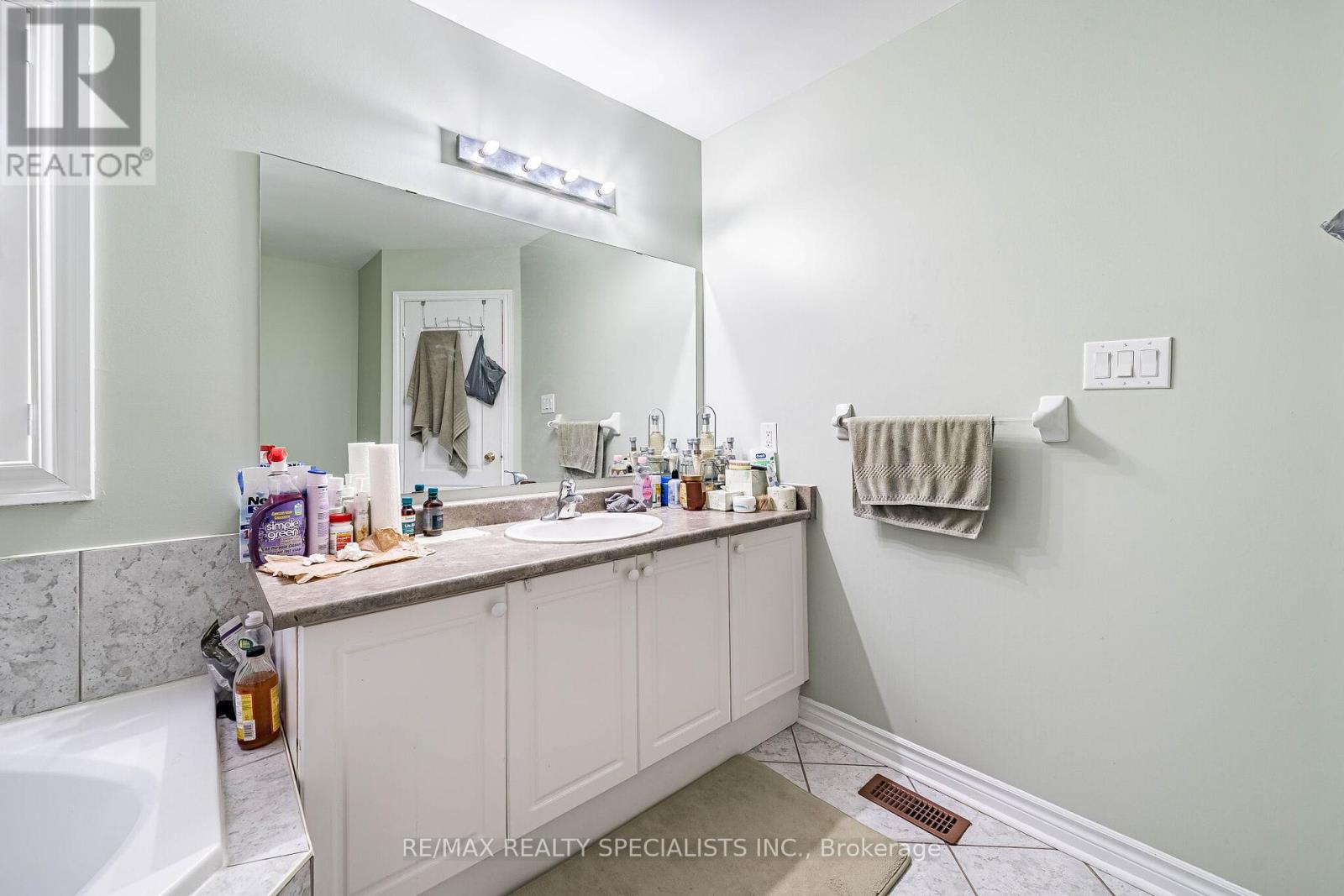 18 LONG MEADOW ROAD - 37
