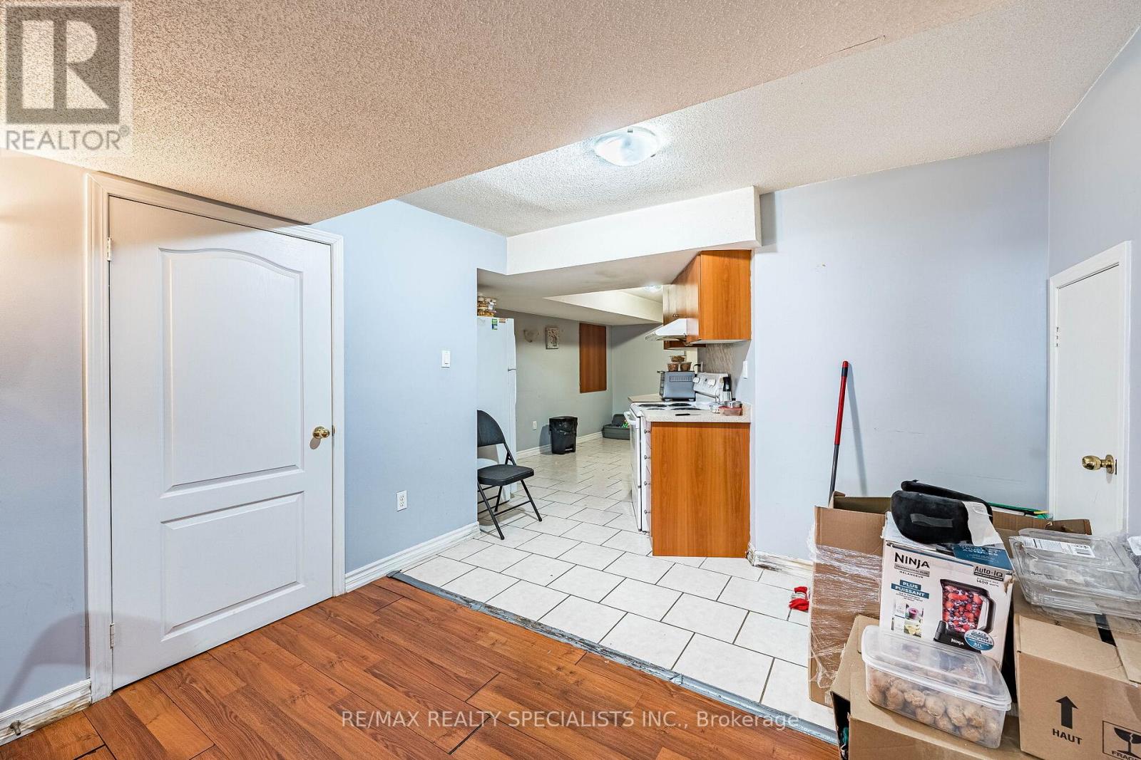 18 LONG MEADOW ROAD - 39