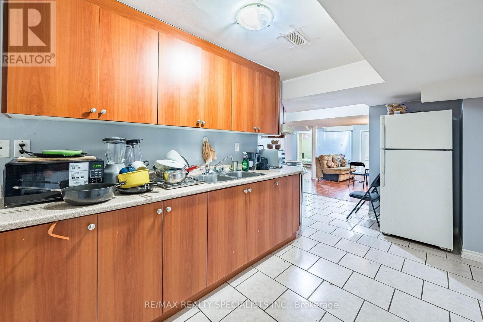 18 LONG MEADOW ROAD - 40