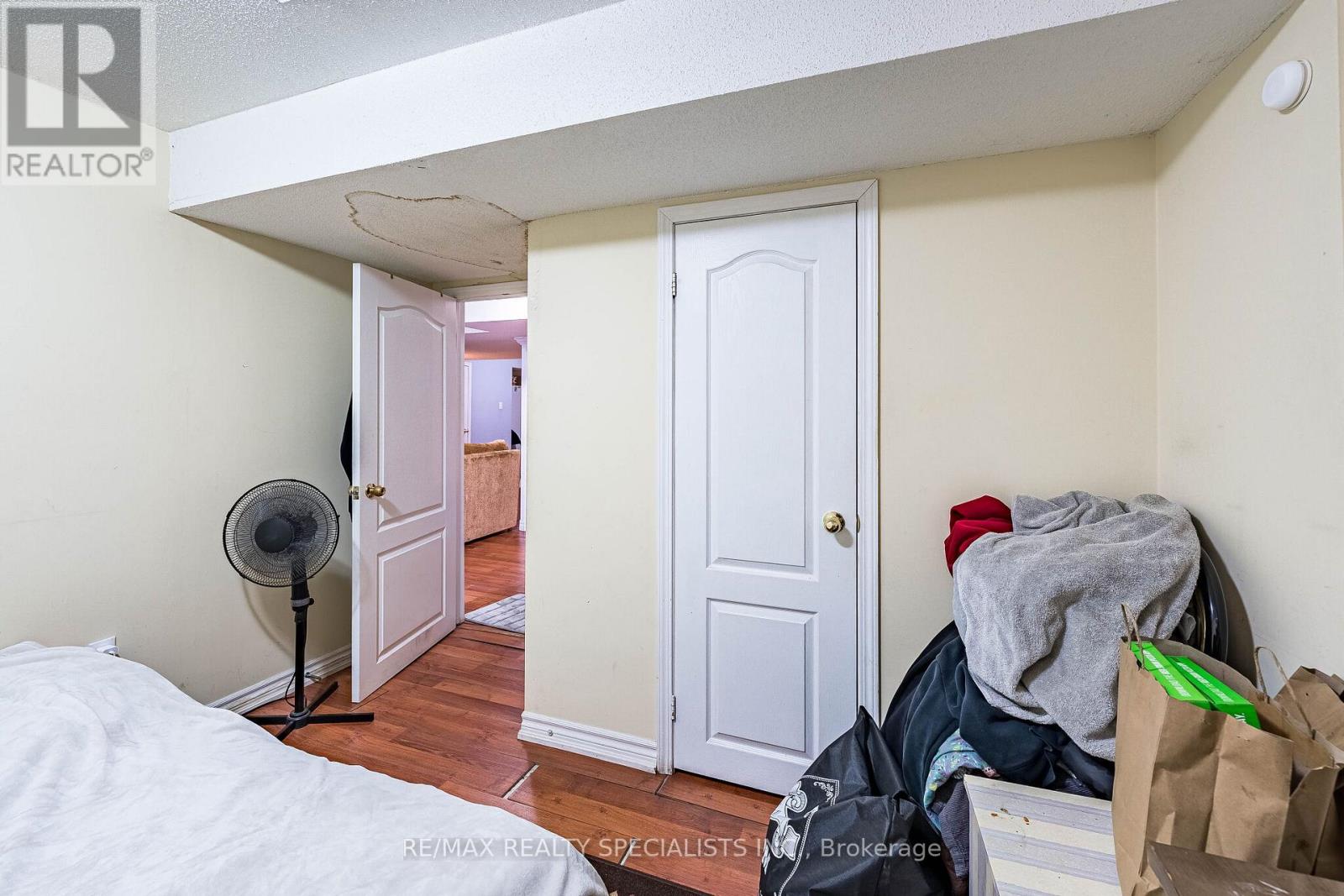 18 LONG MEADOW ROAD - 42