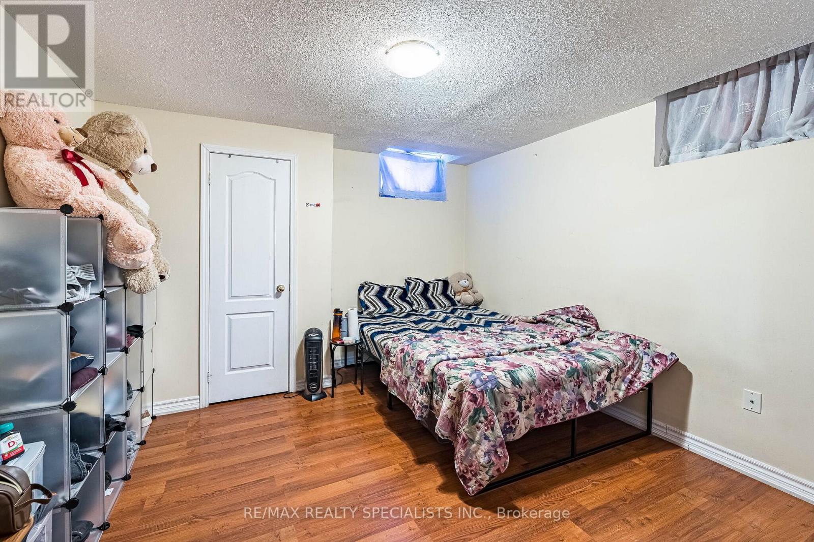 18 LONG MEADOW ROAD - 43