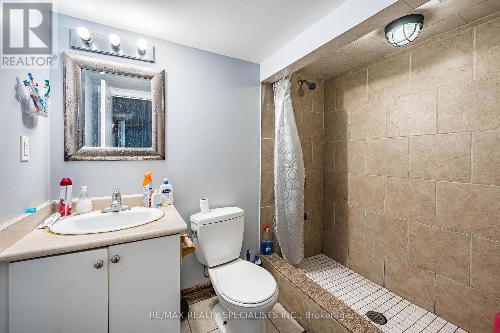 18 LONG MEADOW ROAD - 46