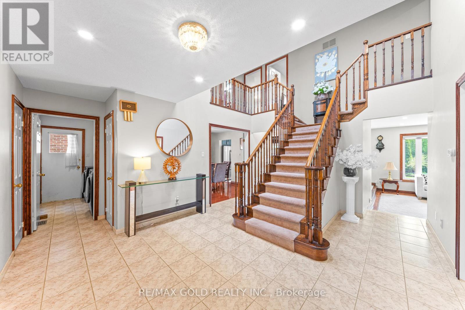 122 BARR CRESCENT - 12
