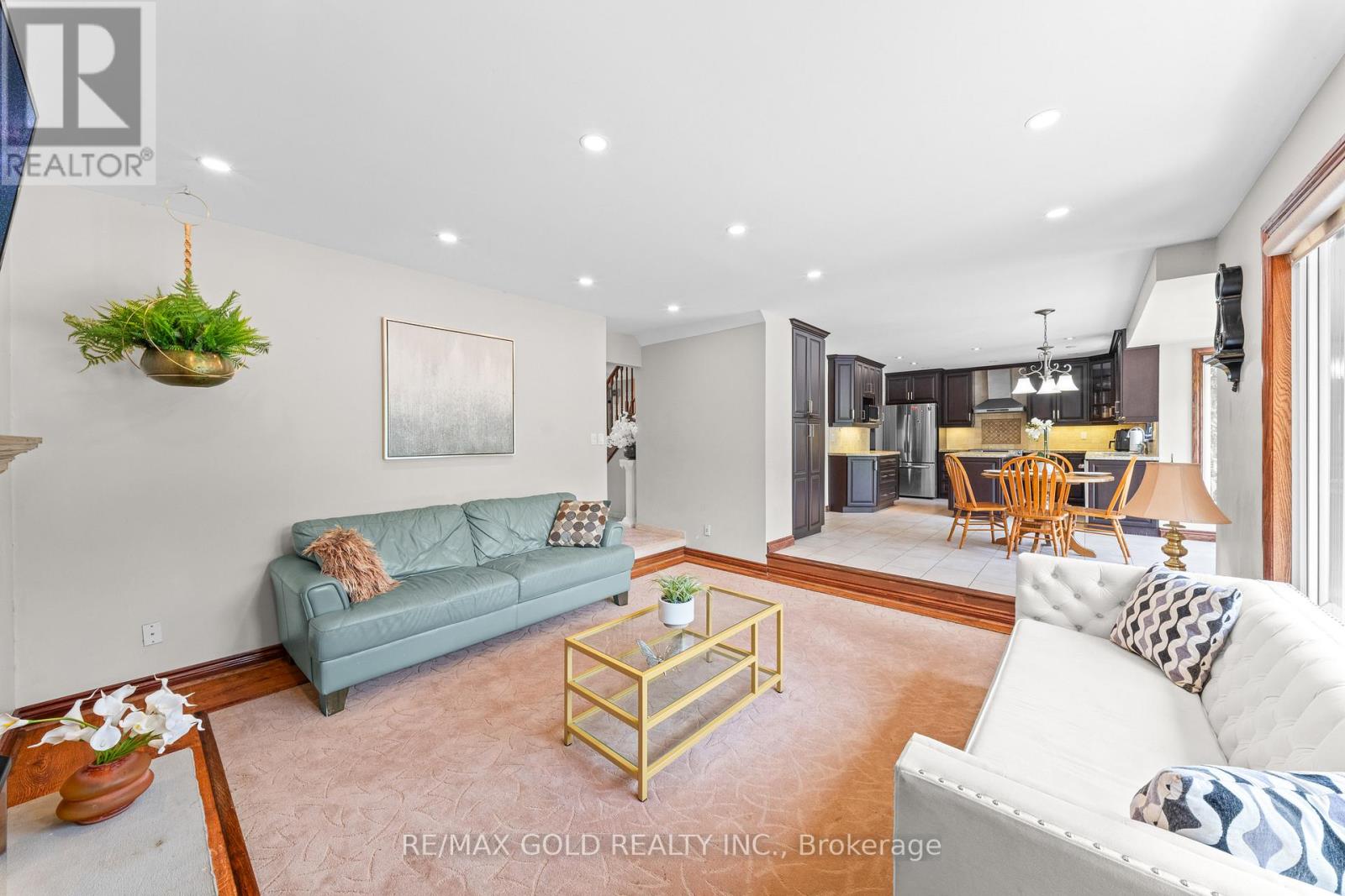 122 BARR CRESCENT - 26