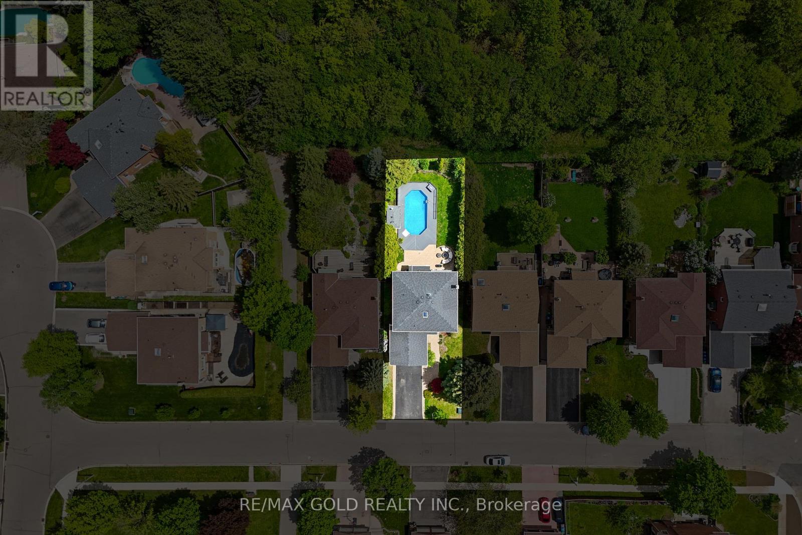 122 BARR CRESCENT - 49