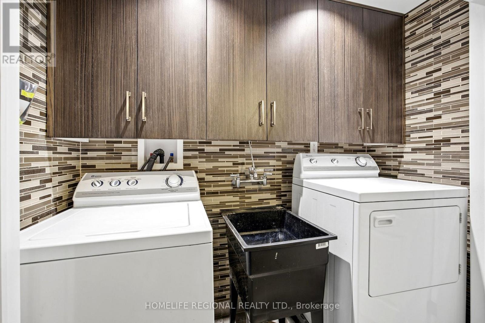 122 BEAVER TERRACE - 30